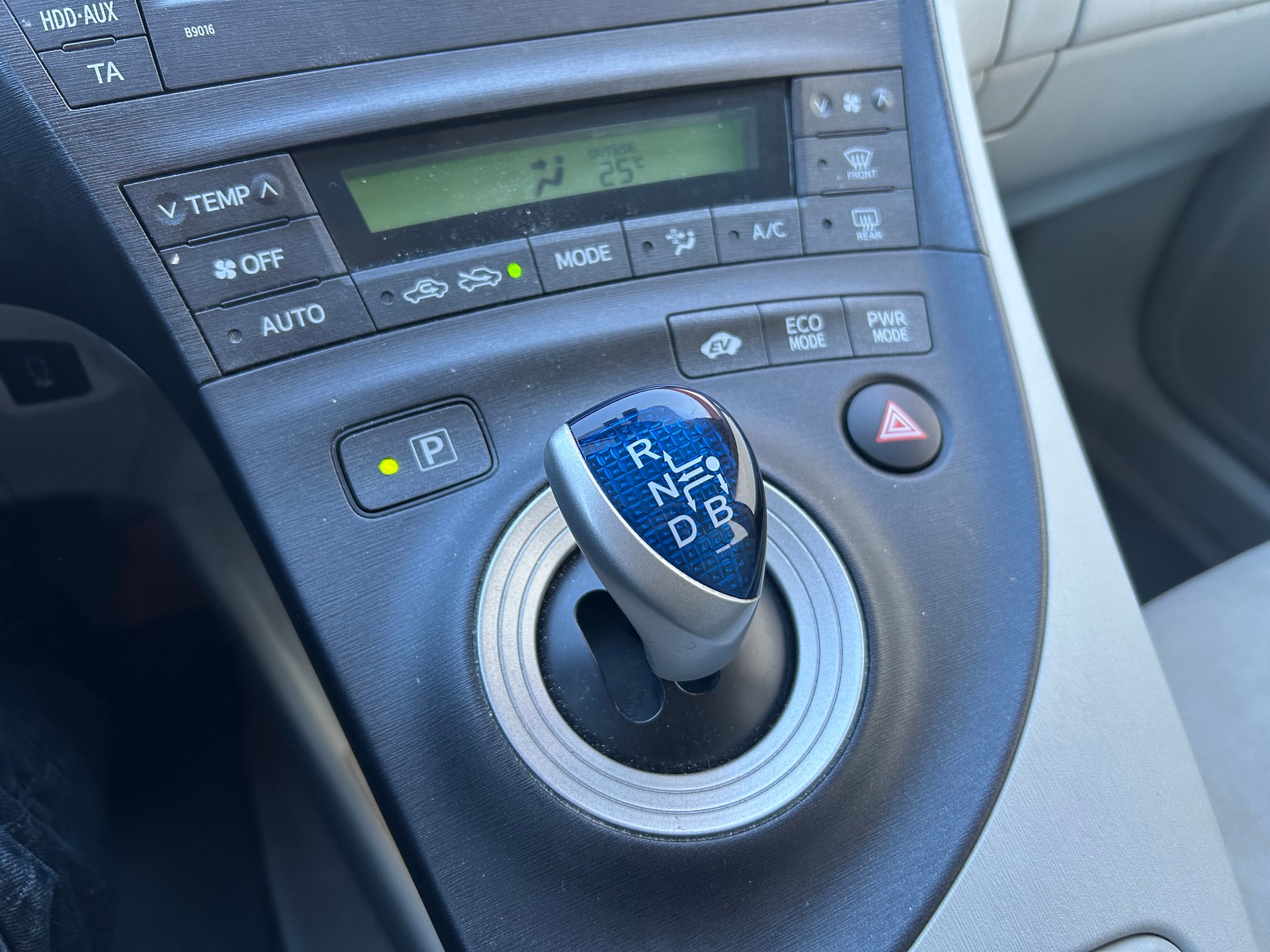 TOYOTA Prius 1.8 16V HSD Sol Premium-image-9