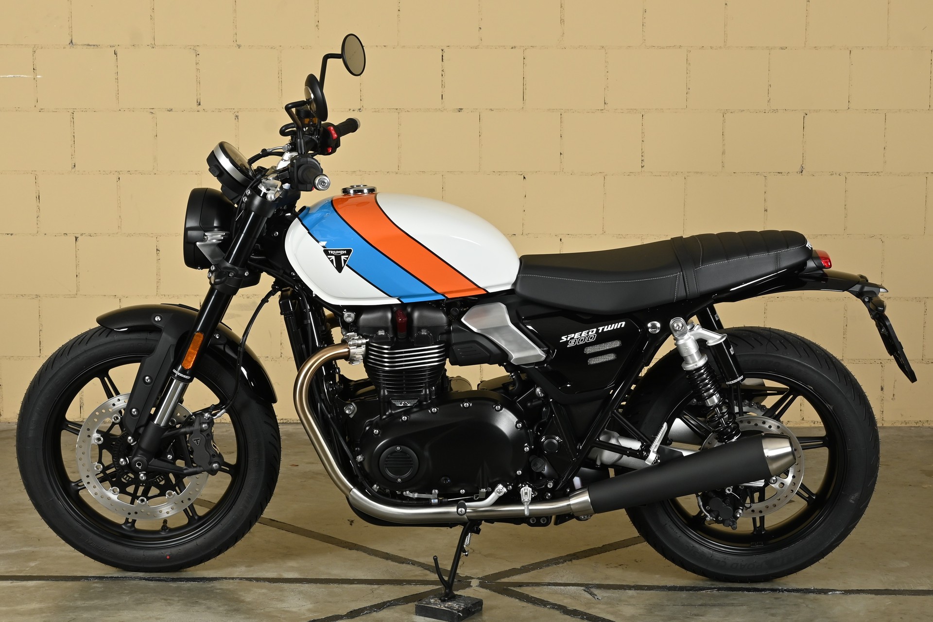 TRIUMPH Speed Twin 900-image-9