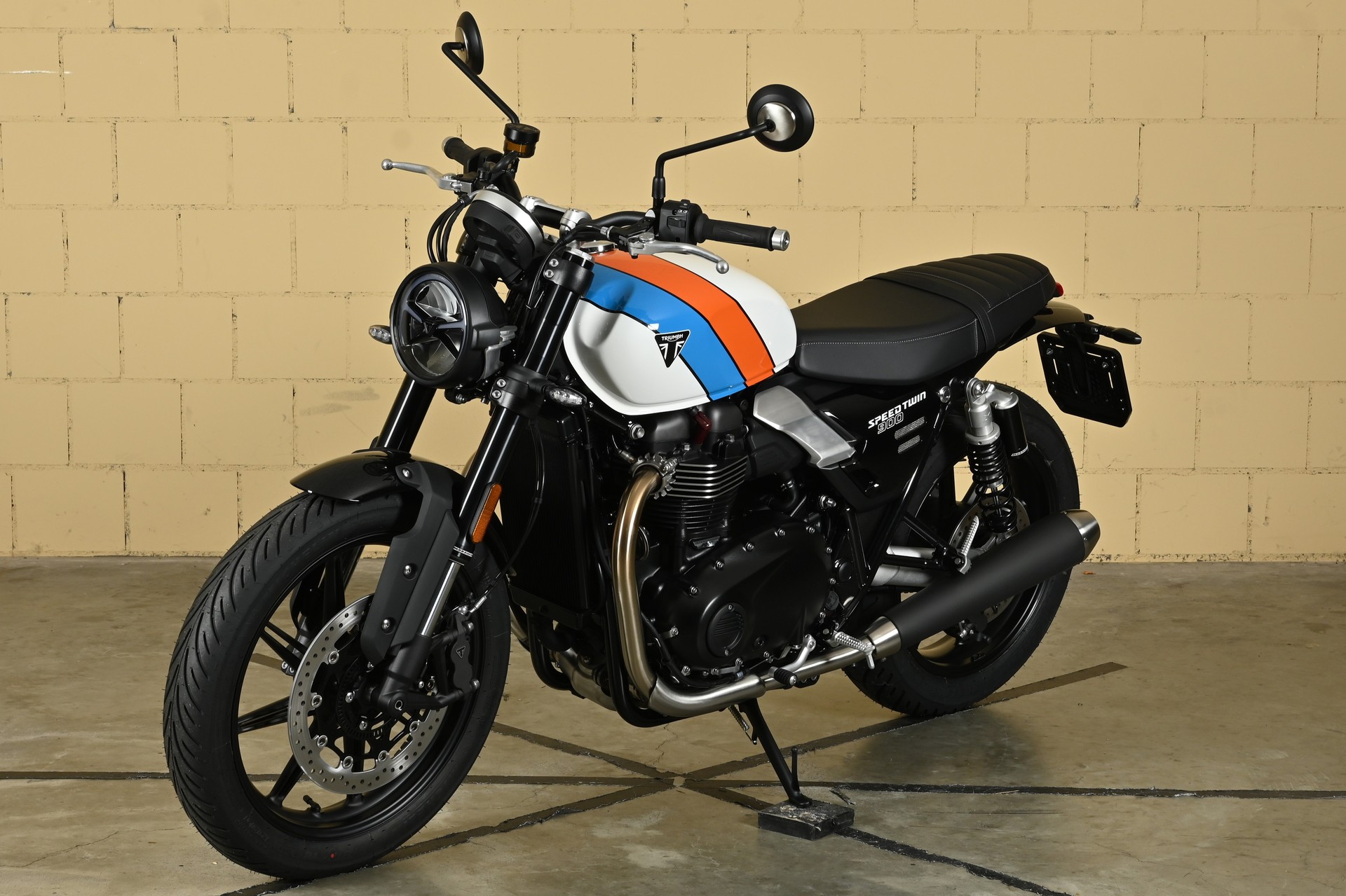 TRIUMPH Speed Twin 900-image-8
