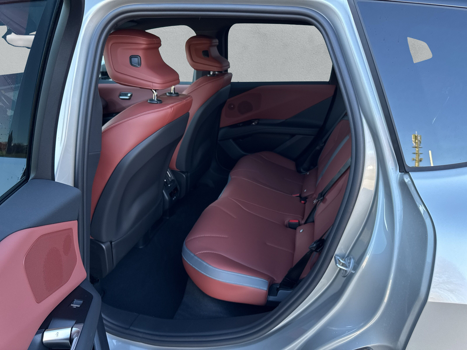 BMW iX3 50 xDrive M Sport-image-11