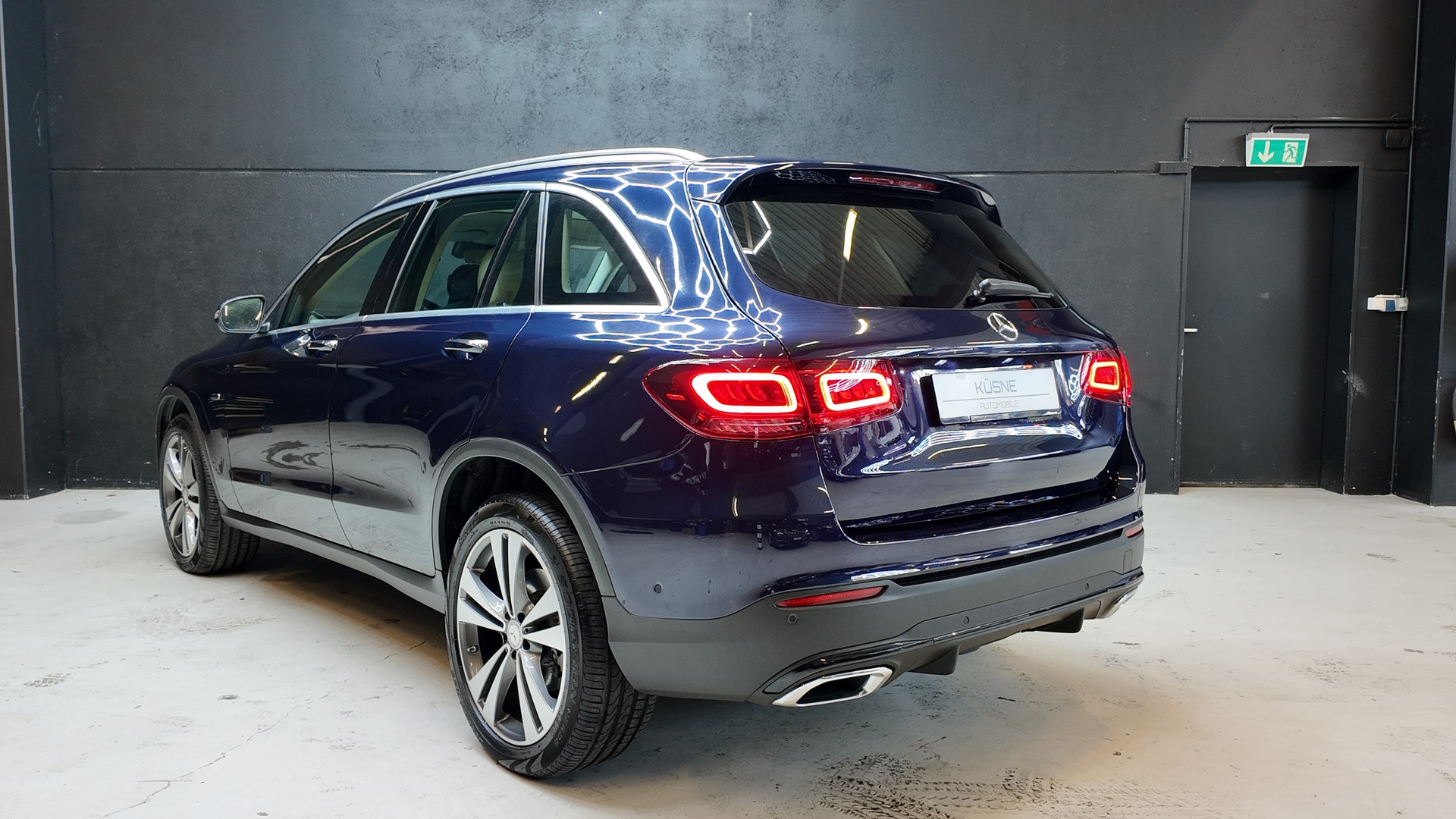 MERCEDES-BENZ GLC 300 de AMG Line 4Matic 9G-Tronic-showroom-element-3