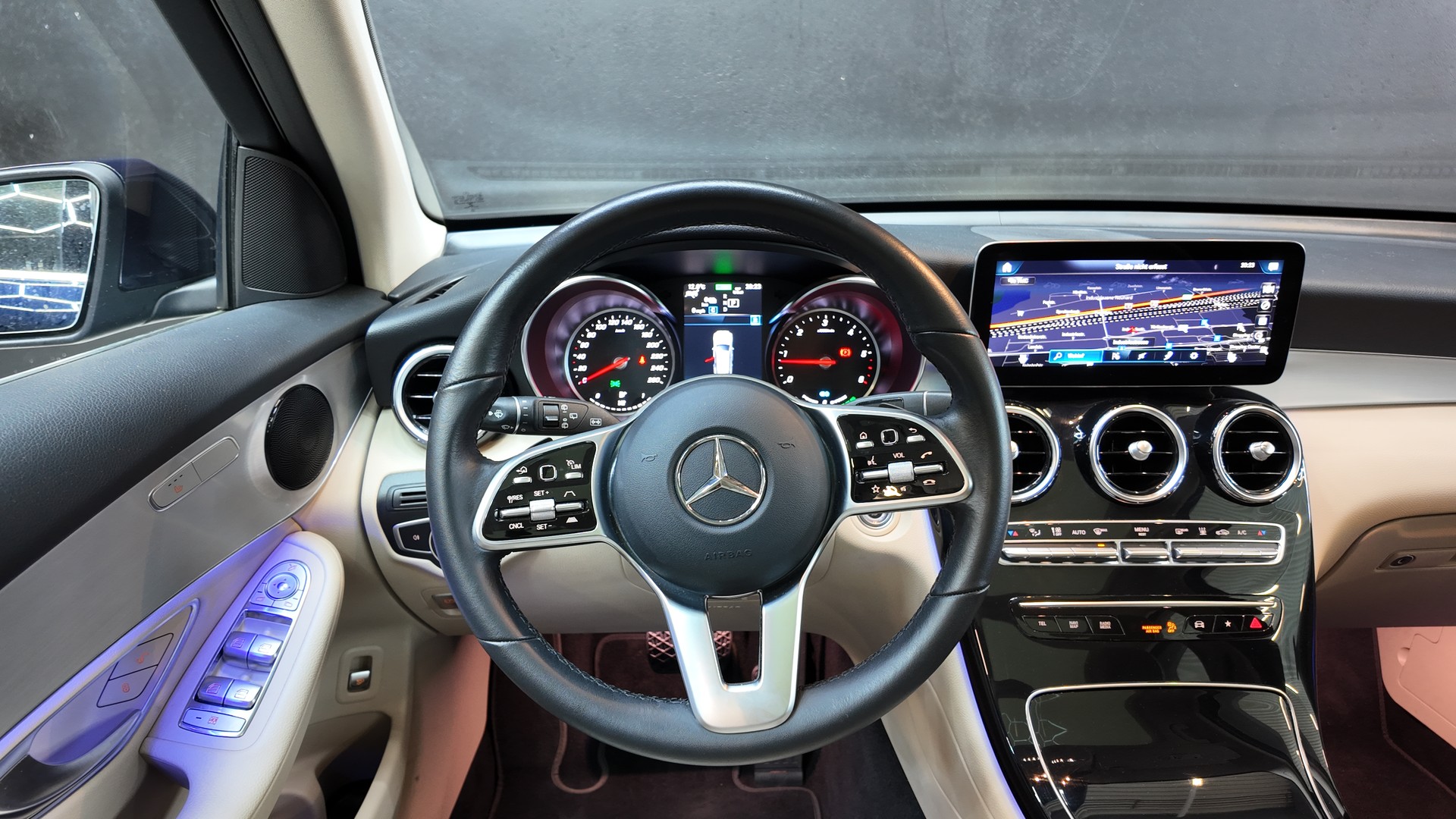 MERCEDES-BENZ GLC 300 de AMG Line 4Matic 9G-Tronic-image-13