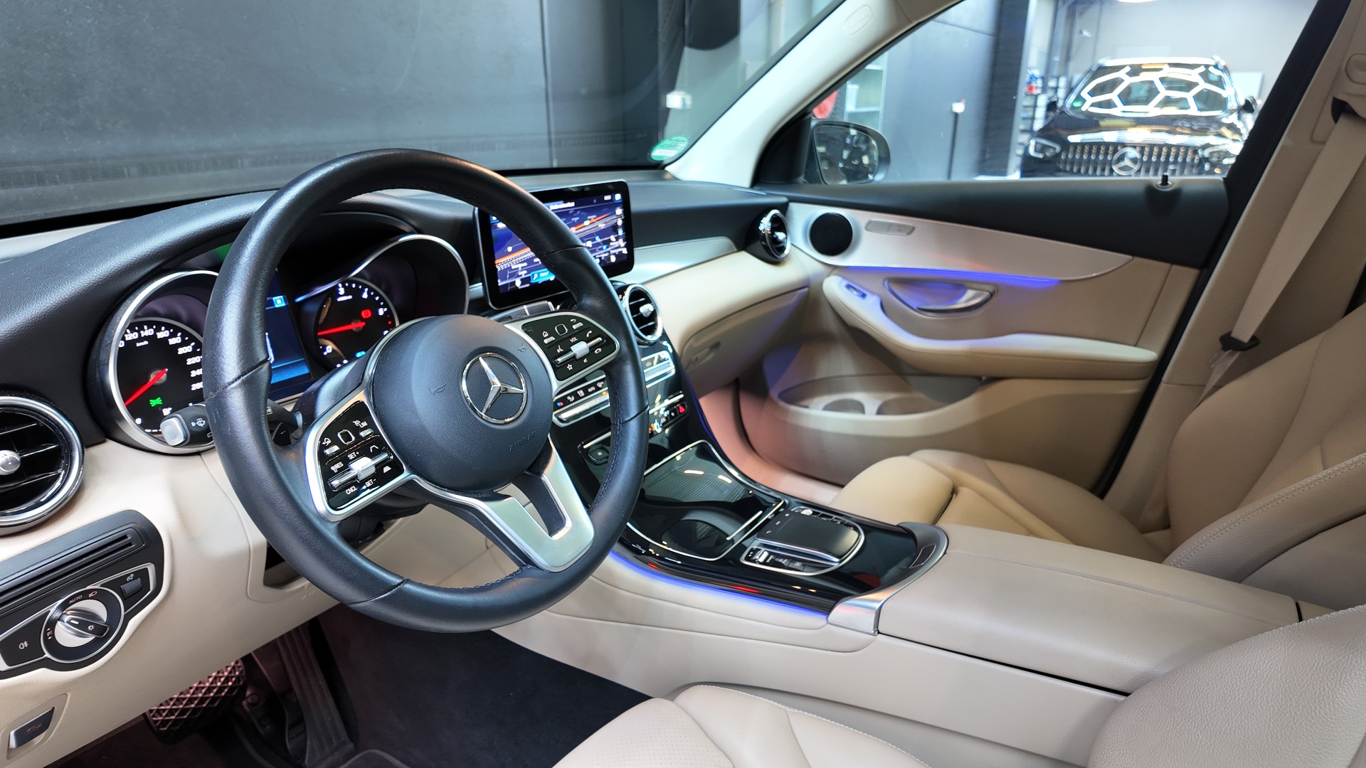MERCEDES-BENZ GLC 300 de AMG Line 4Matic 9G-Tronic-image-9