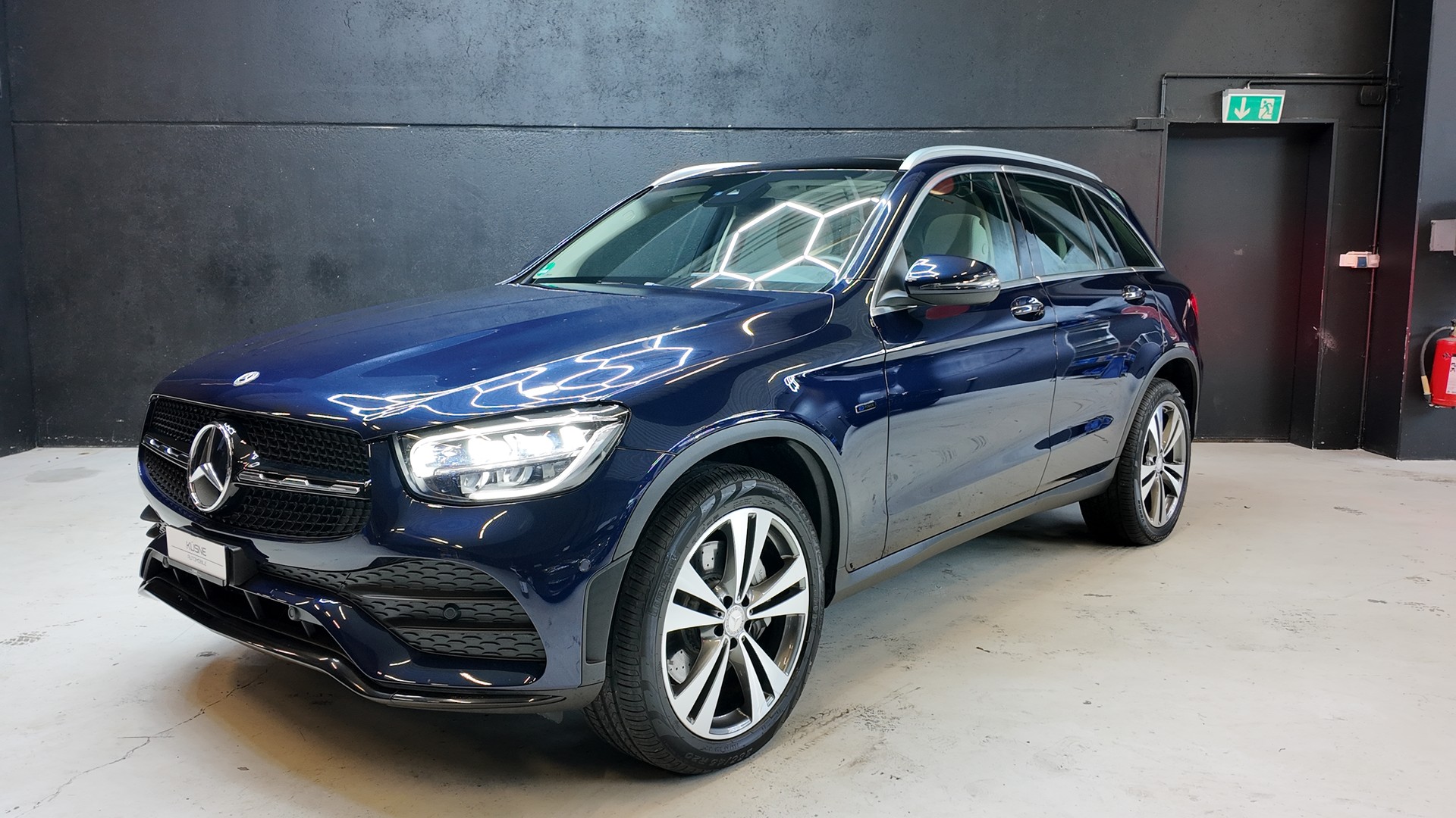 MERCEDES-BENZ GLC 300 de AMG Line 4Matic 9G-Tronic-showroom-element-1