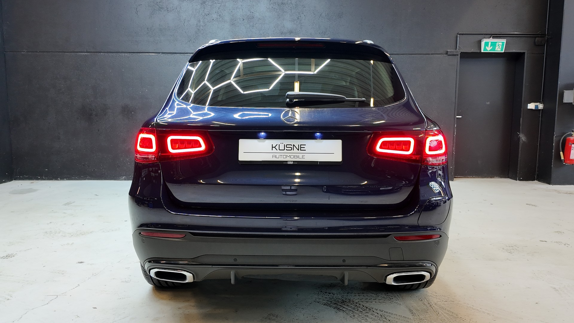 MERCEDES-BENZ GLC 300 de AMG Line 4Matic 9G-Tronic-image-4