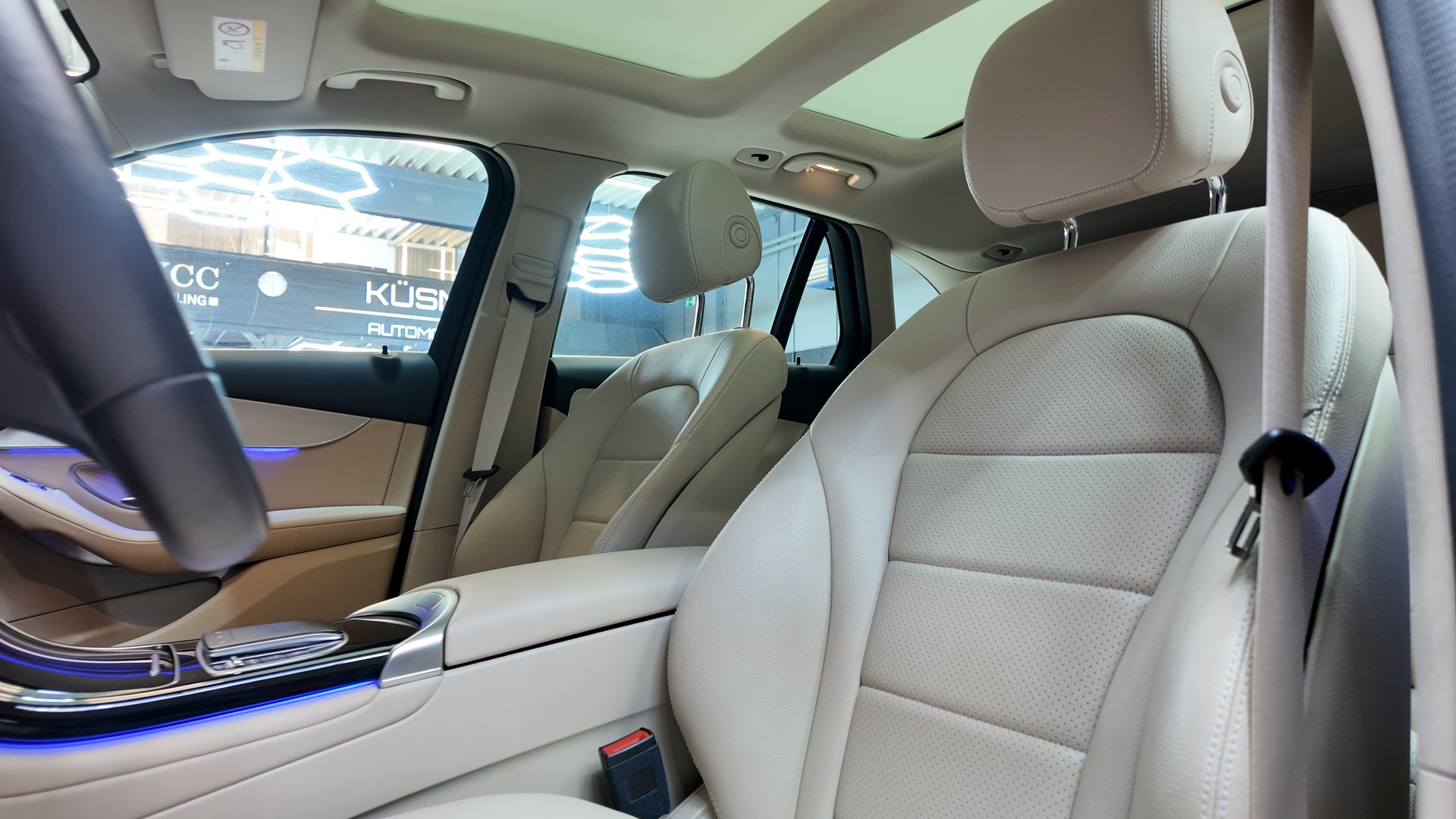 MERCEDES-BENZ GLC 300 de AMG Line 4Matic 9G-Tronic-image-8