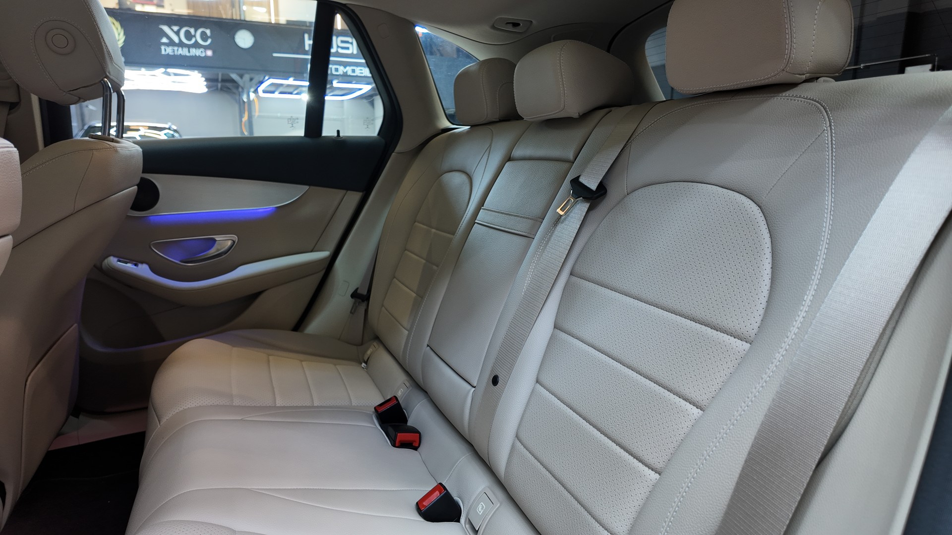 MERCEDES-BENZ GLC 300 de AMG Line 4Matic 9G-Tronic-image-10