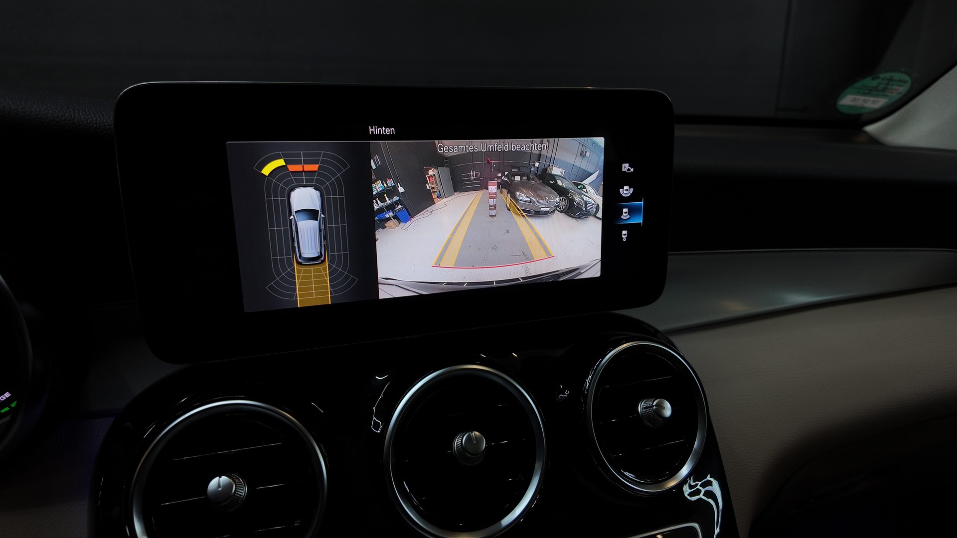 MERCEDES-BENZ GLC 300 de AMG Line 4Matic 9G-Tronic-image-16