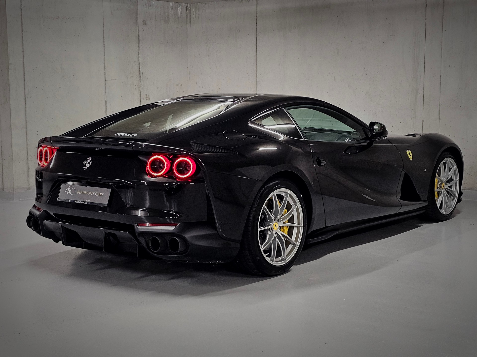 FERRARI 812 Superfast-image-5