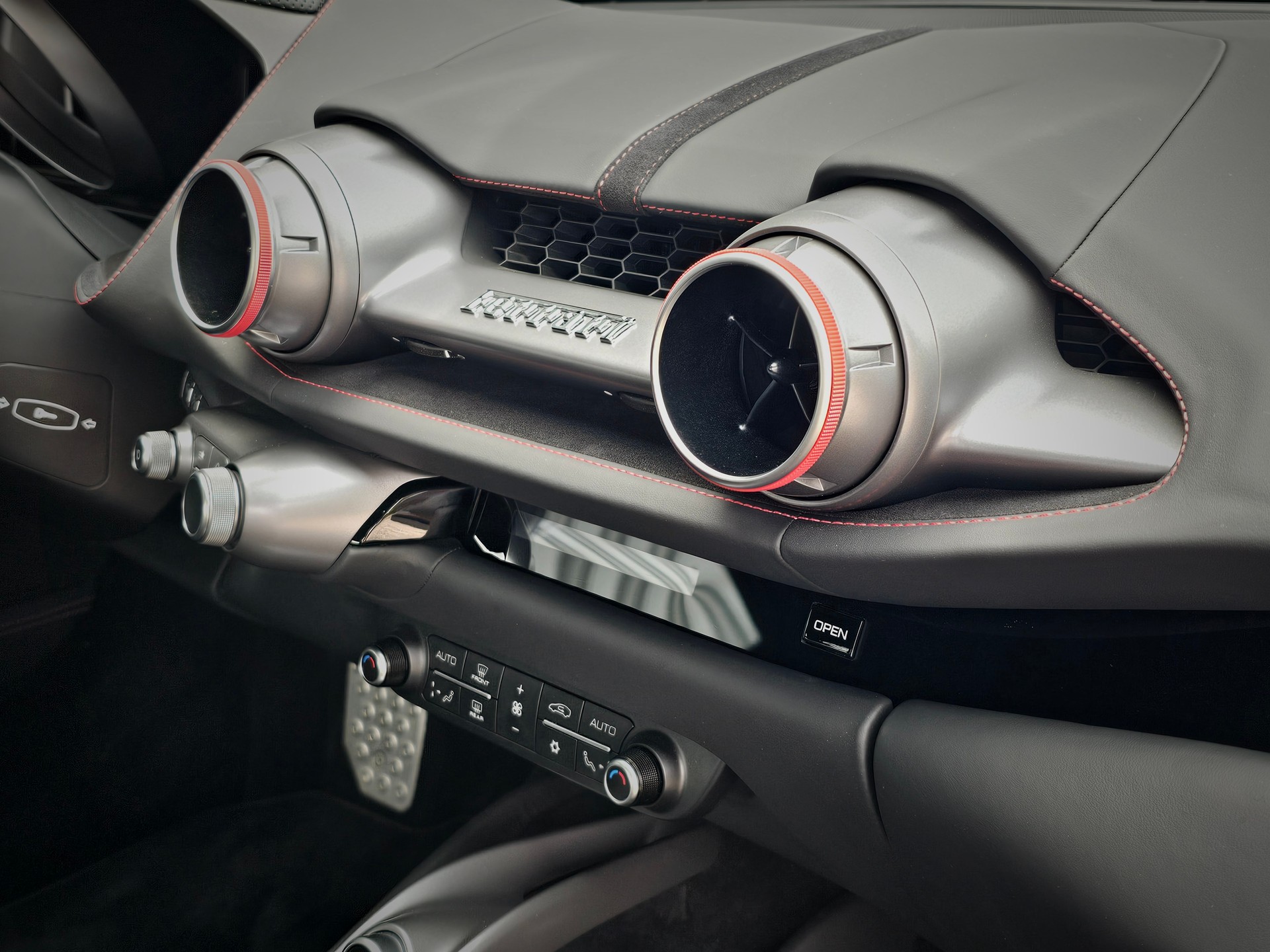 FERRARI 812 Superfast-image-11