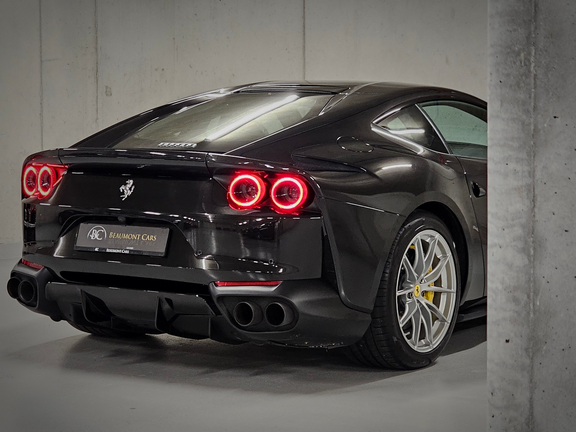 FERRARI 812 Superfast-image-4