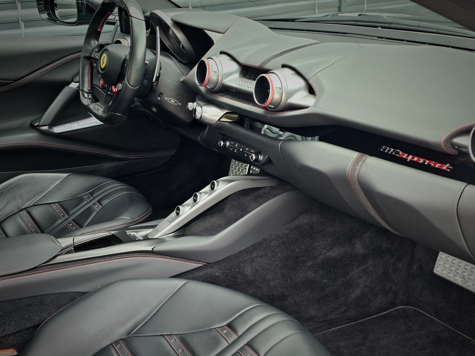 FERRARI 812 Superfast-image-8
