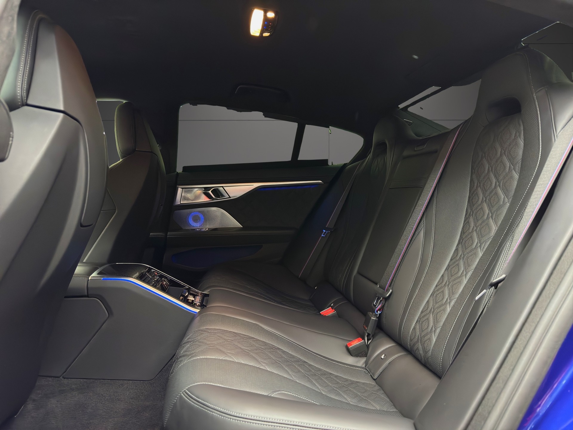 BMW M8 xDrive M Competition Steptronic-image-15