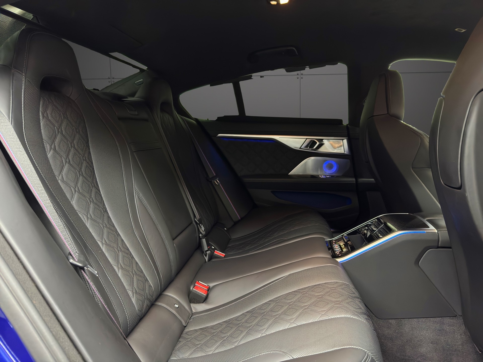 BMW M8 xDrive M Competition Steptronic-image-14