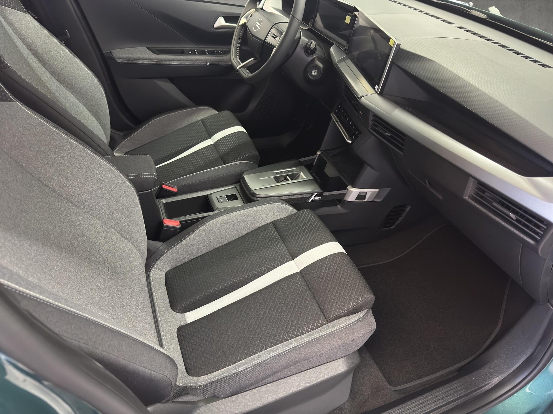 OPEL Frontera-e GS-image-11