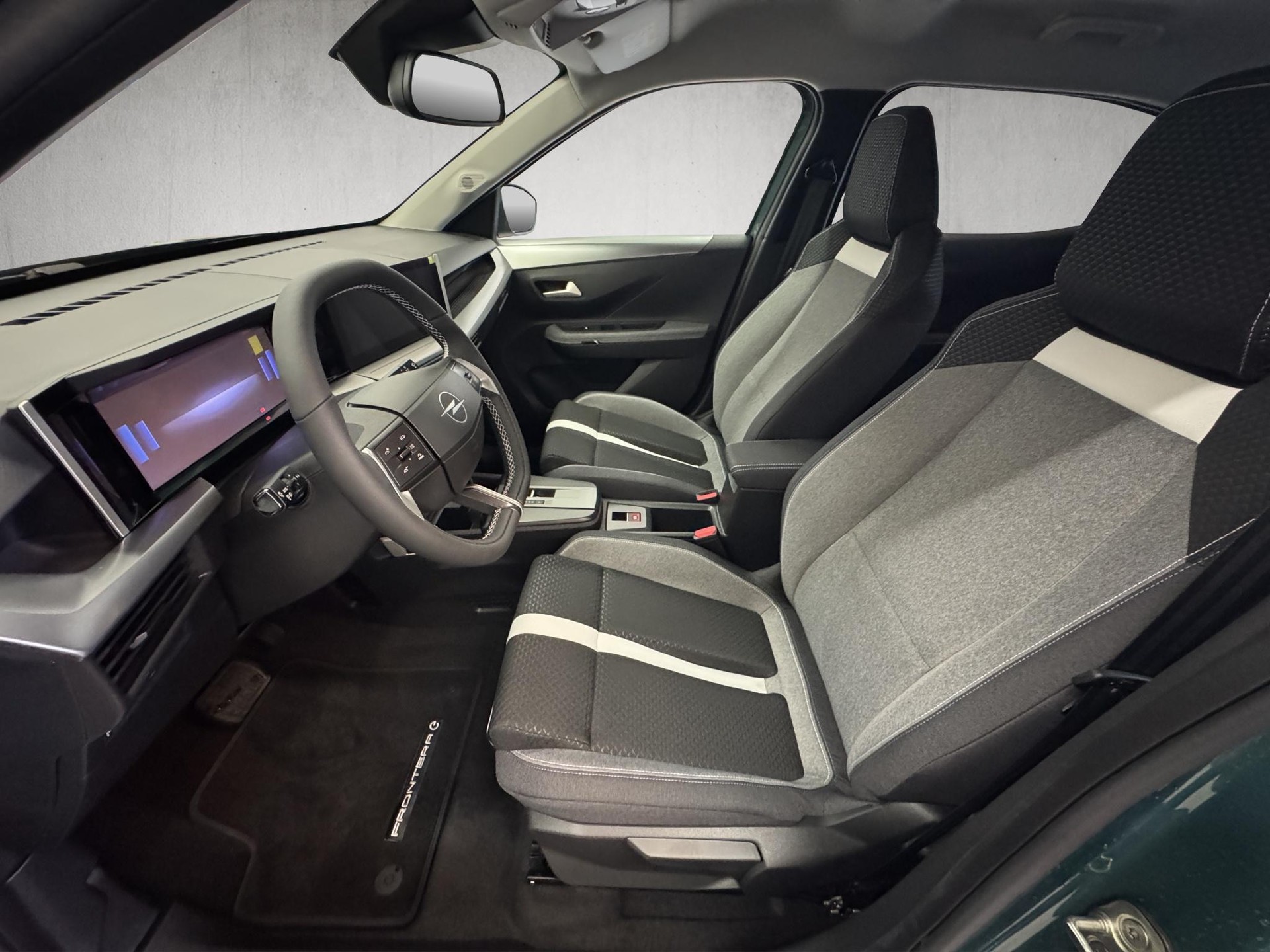 OPEL Frontera-e GS-image-12