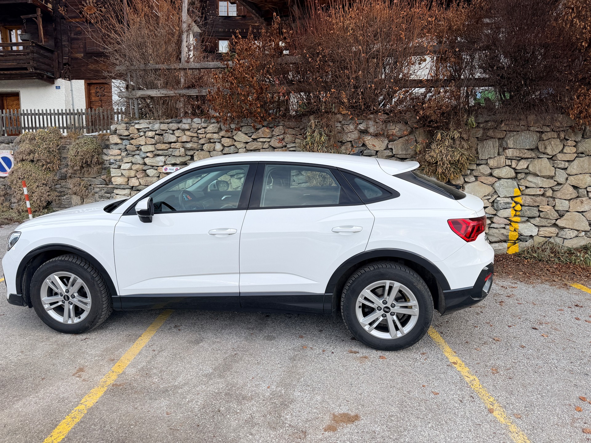 AUDI Q3 Sportback 35 TDI Attraction quattro S-tronic-image-8