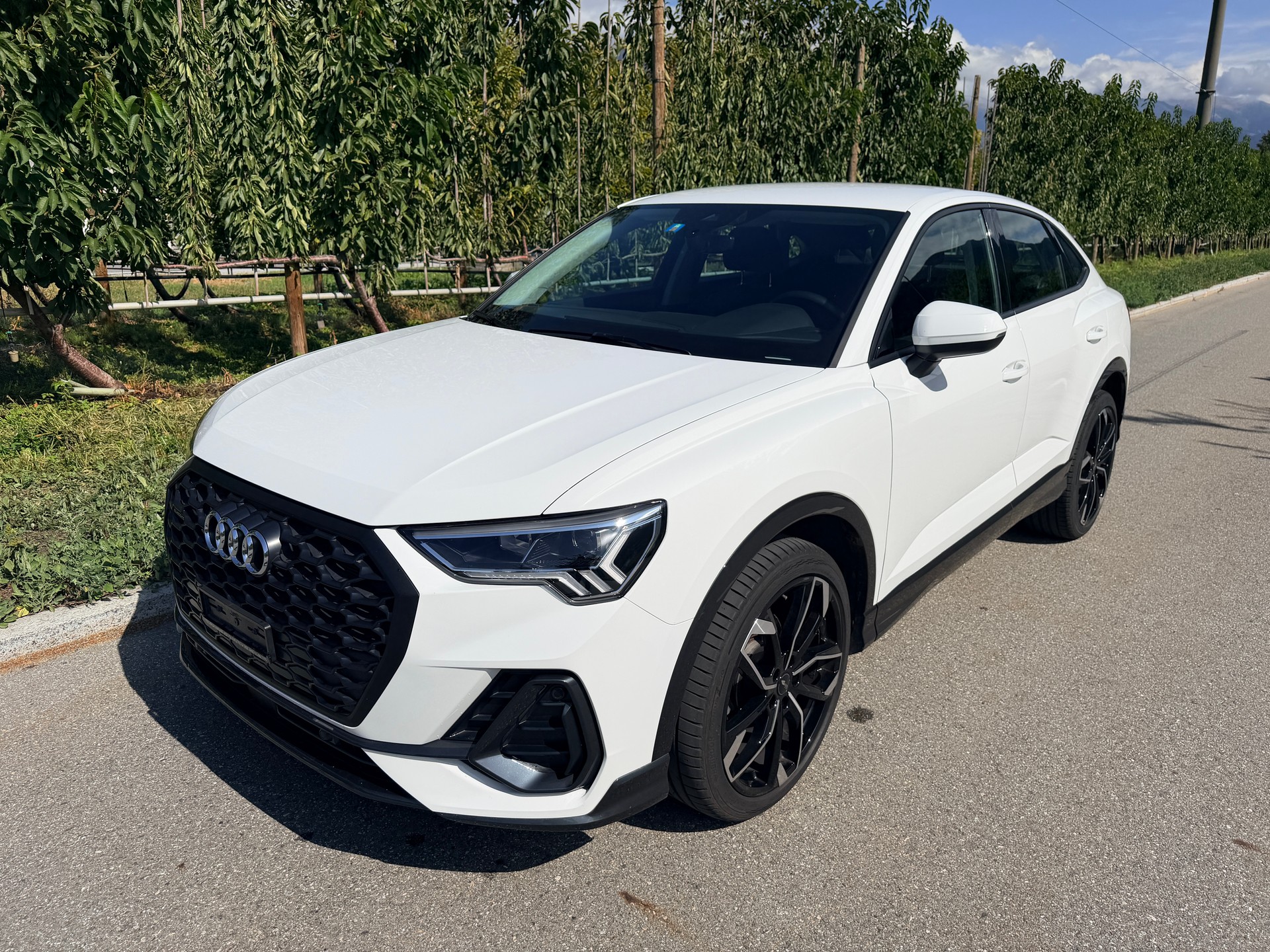 AUDI Q3 Sportback 35 TDI Attraction quattro S-tronic-showroom-element-1