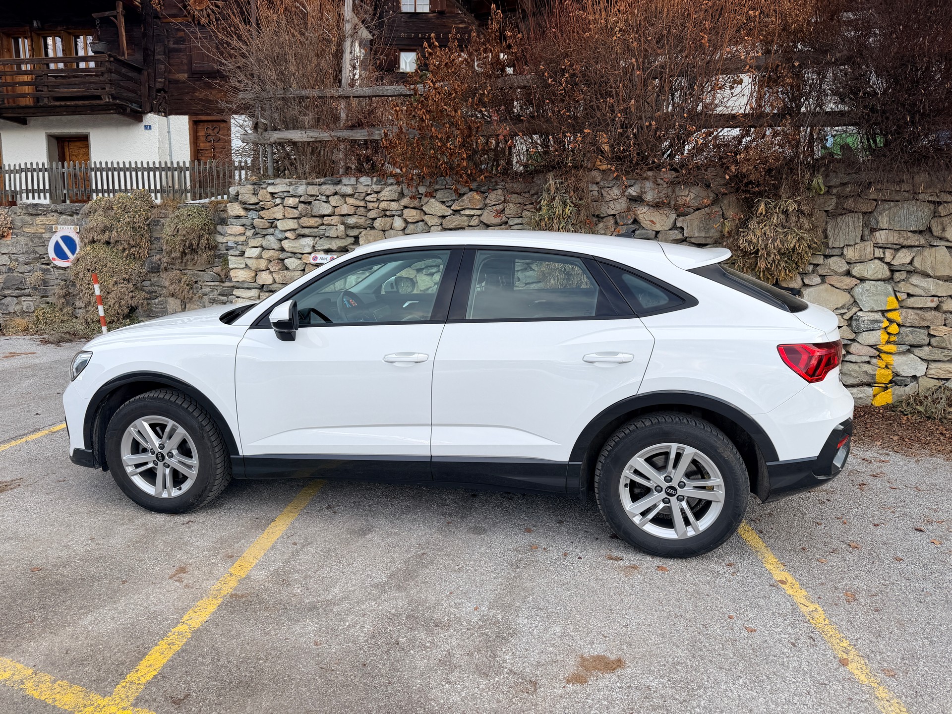 AUDI Q3 Sportback 35 TDI Attraction quattro S-tronic-showroom-element-1