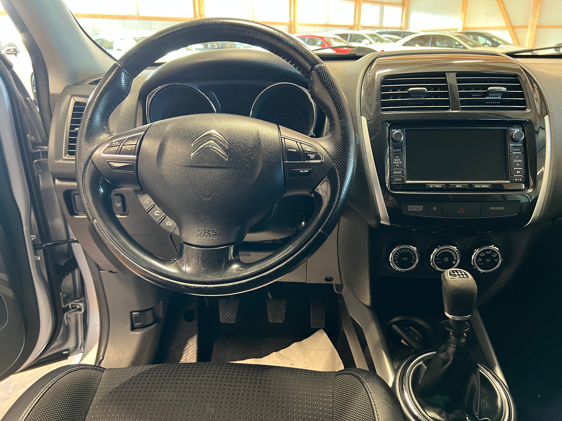 CITROEN C4 Aircross 1.6 HDi Attraction 4WD-image-9