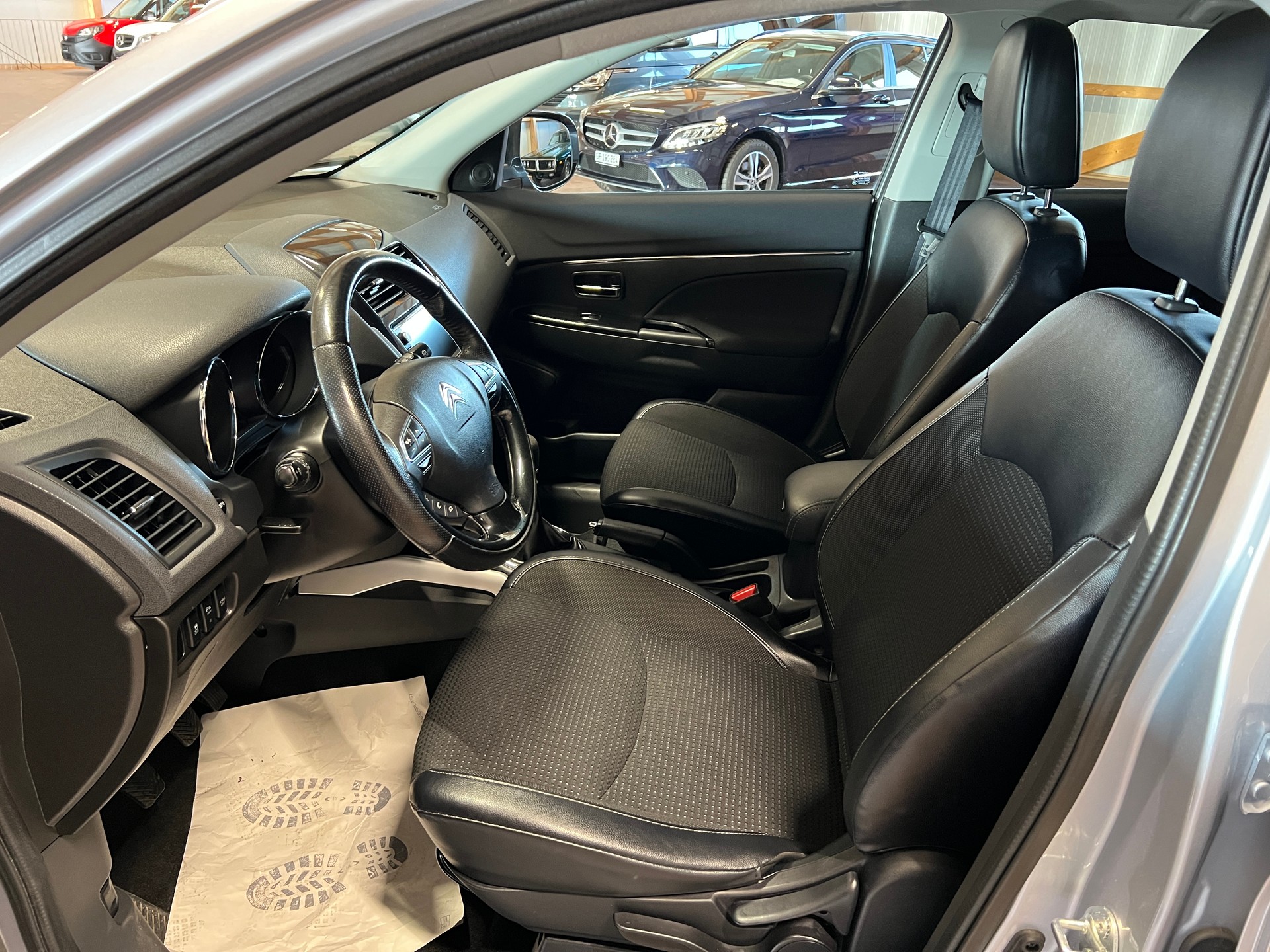 CITROEN C4 Aircross 1.6 HDi Attraction 4WD-image-8