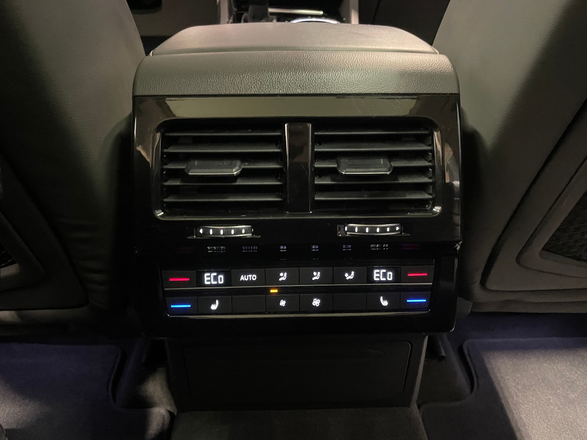 VW Touareg 3.0 TSI eHybrid R Tiptronic (57)-image-22