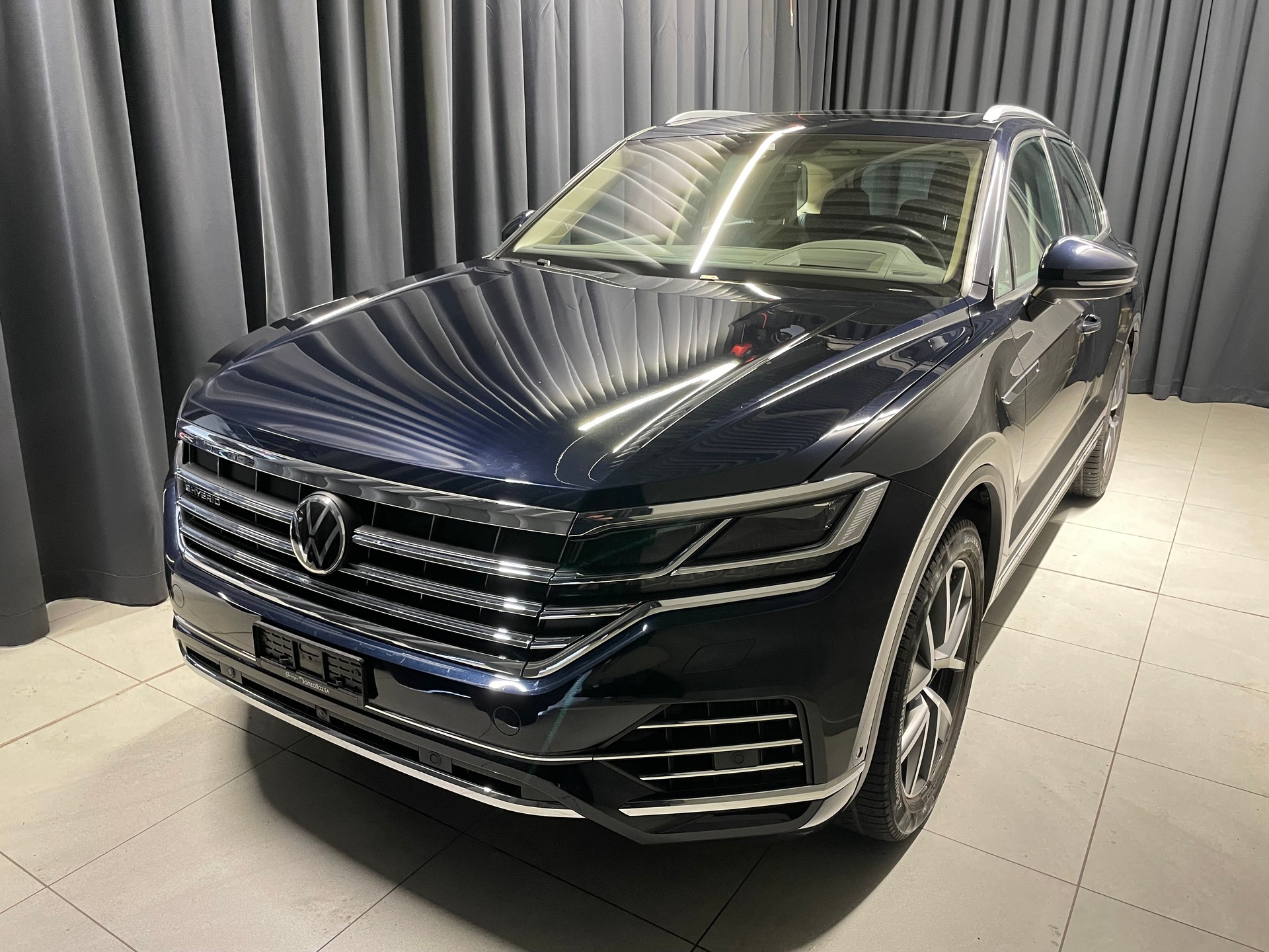 VW Touareg 3.0 TSI eHybrid R Tiptronic (57)-showroom-element-2