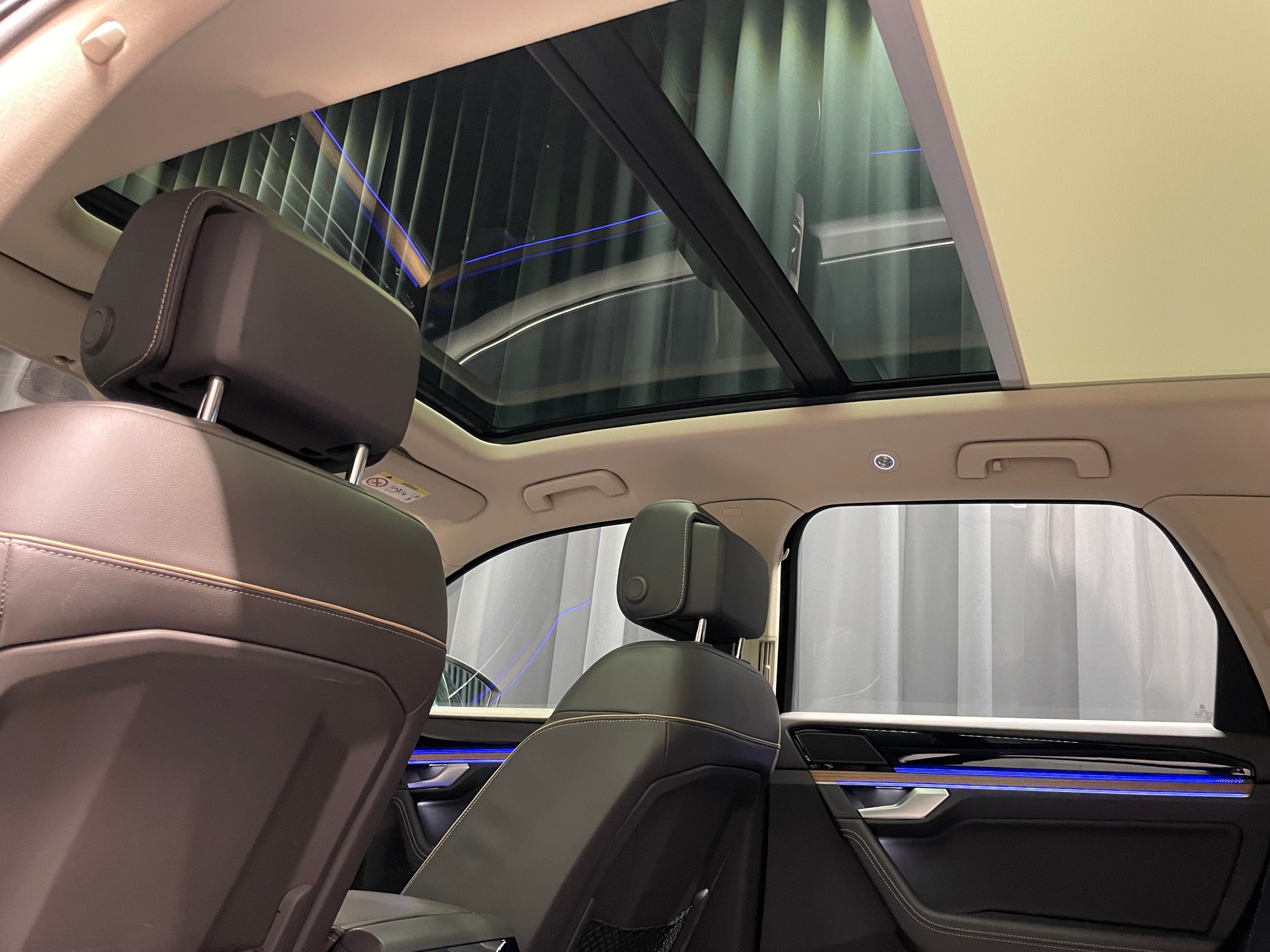 VW Touareg 3.0 TSI eHybrid R Tiptronic (57)-image-8