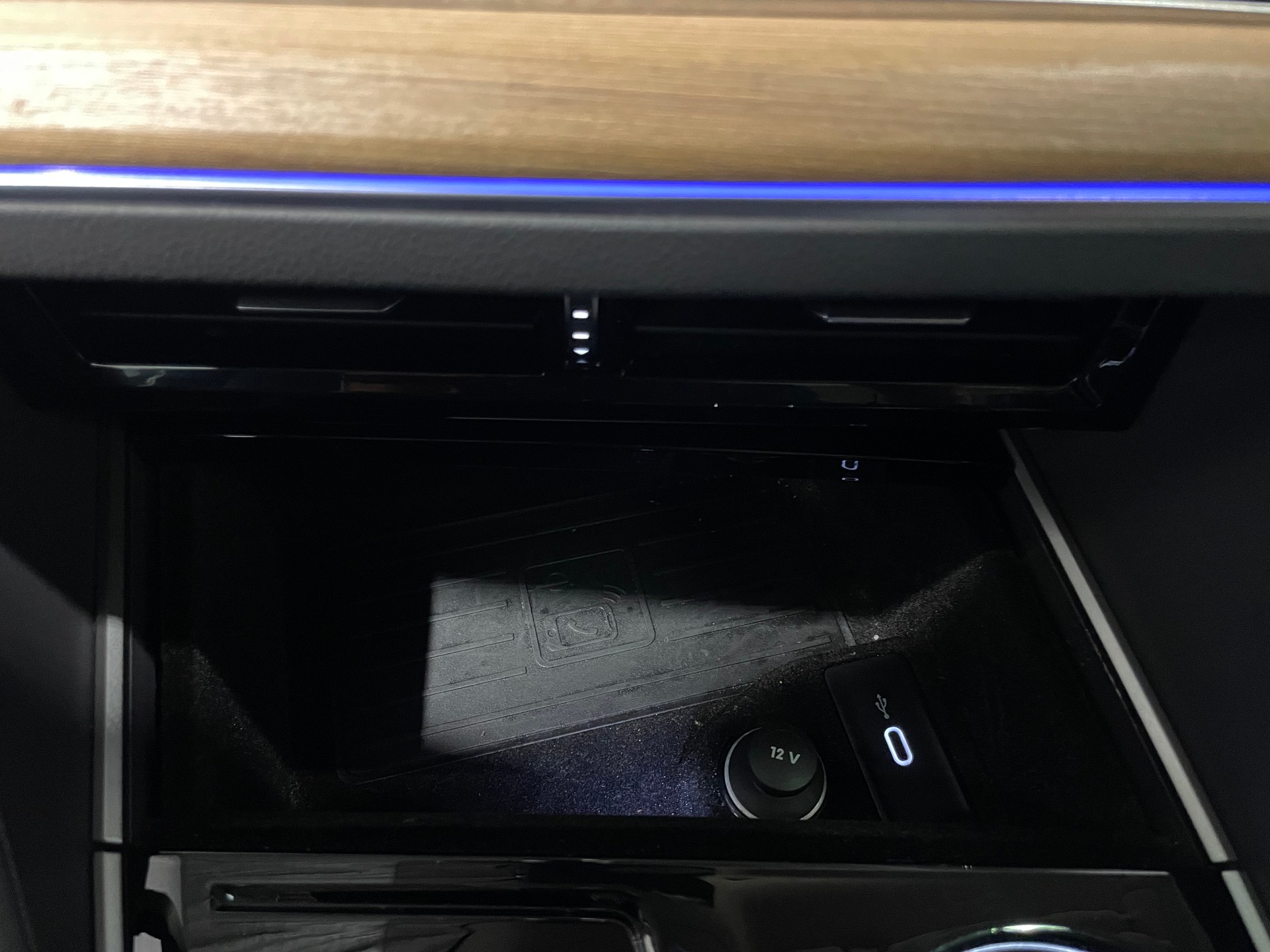 VW Touareg 3.0 TSI eHybrid R Tiptronic (57)-image-19