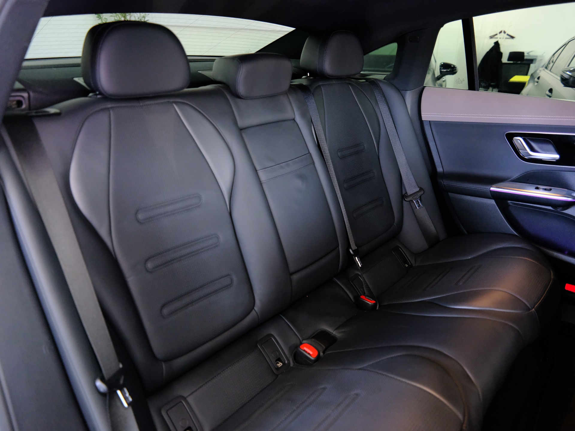 MERCEDES-BENZ EQE 43 AMG 4 Matic-image-19