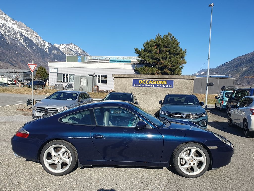 PORSCHE 911 Carrera 4-image-2