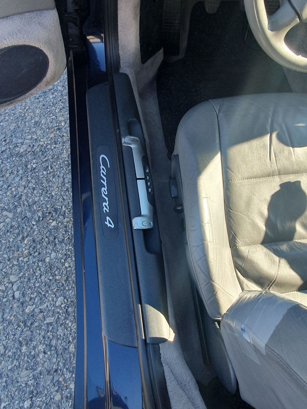 PORSCHE 911 Carrera 4-image-13