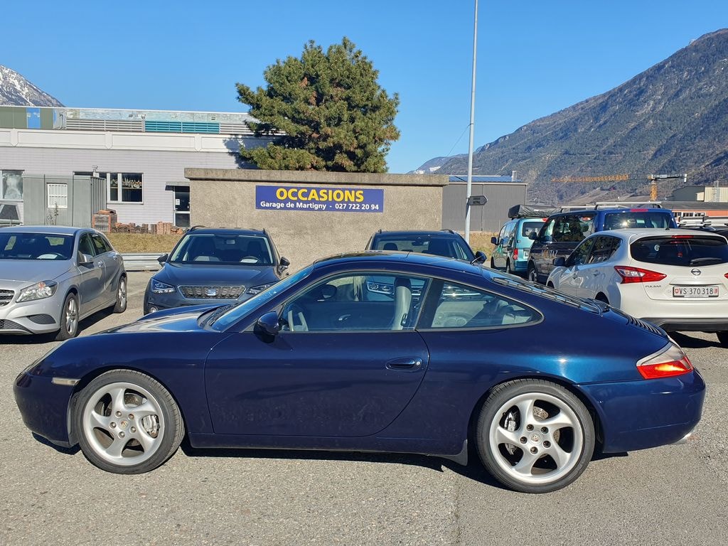 PORSCHE 911 Carrera 4-image-1