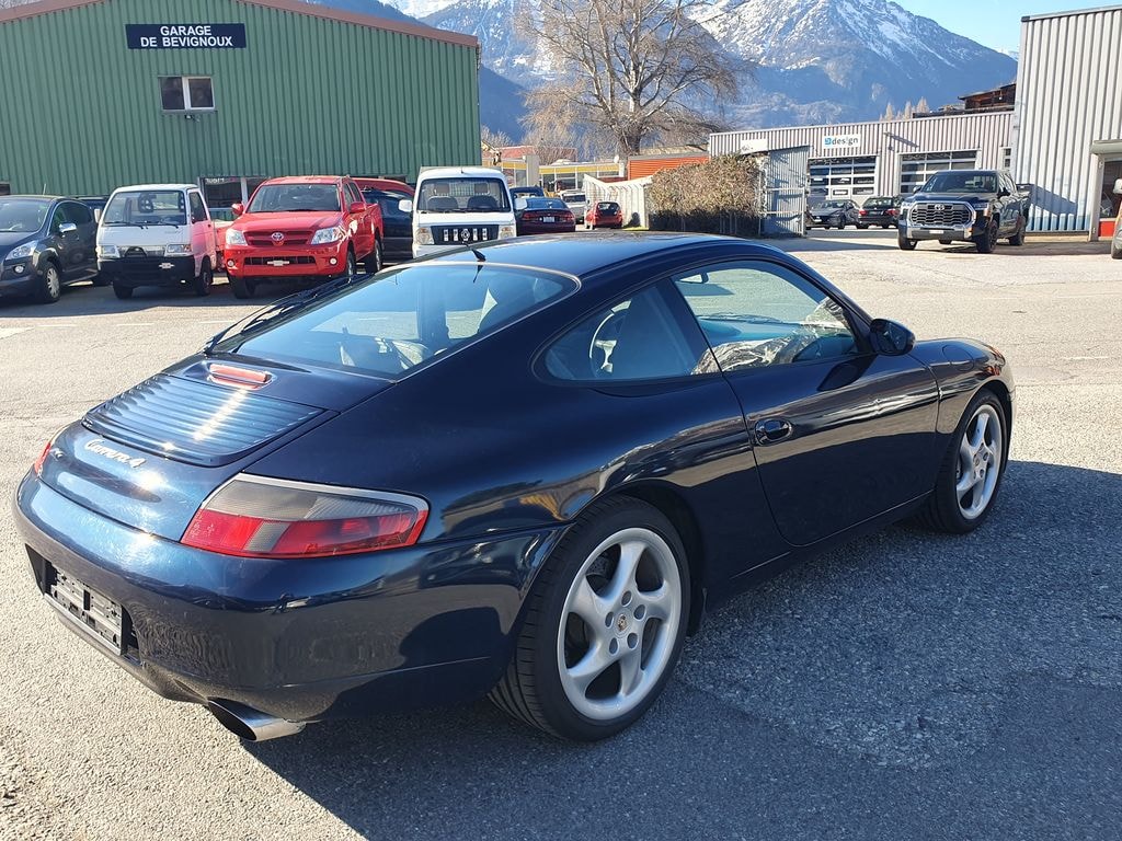 PORSCHE 911 Carrera 4-image-6