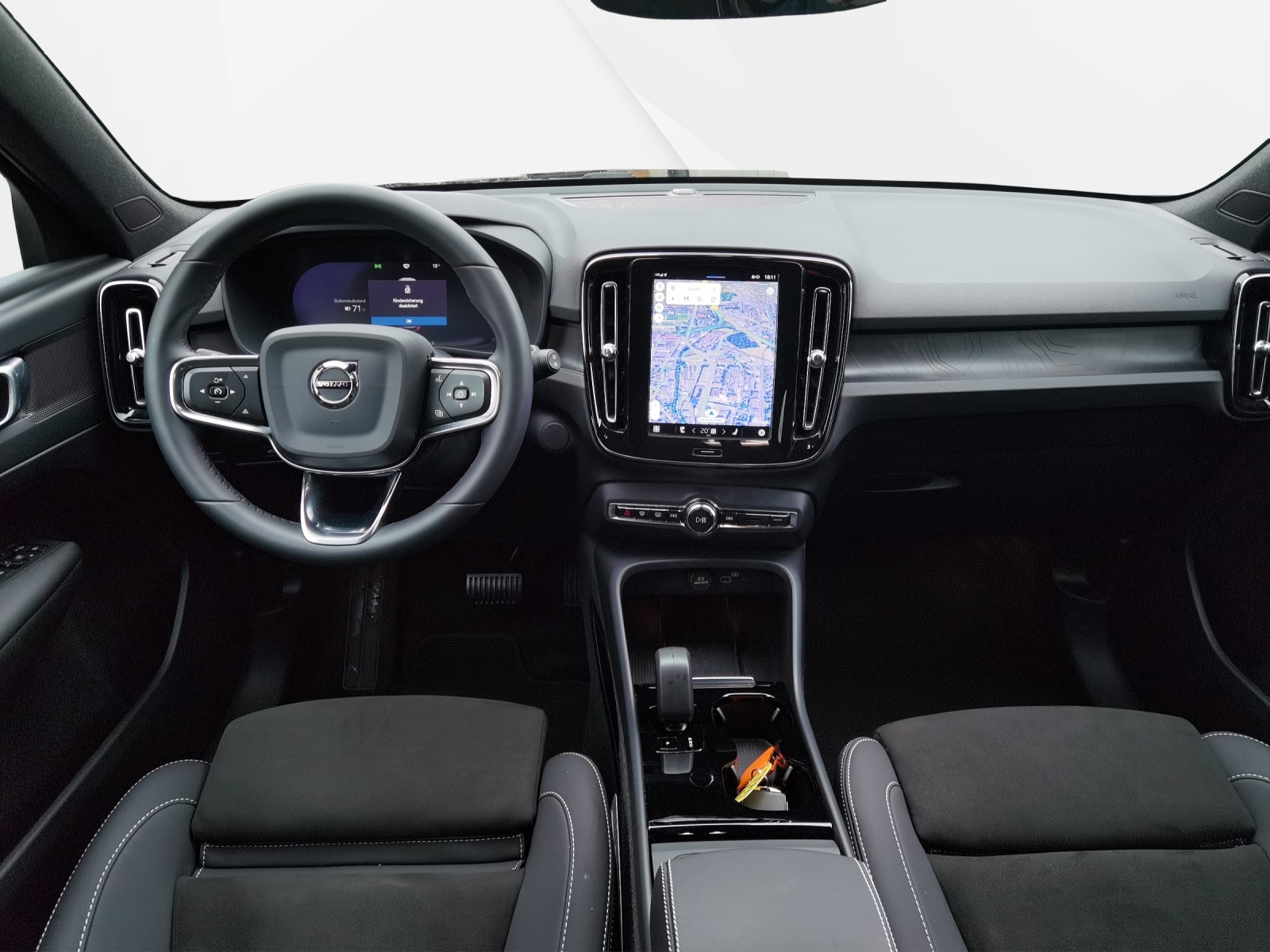 VOLVO XC40 E80 Twin Plus AWD-image-4