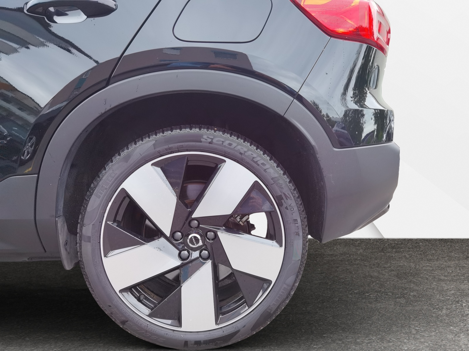 VOLVO XC40 E80 Twin Plus AWD-image-14