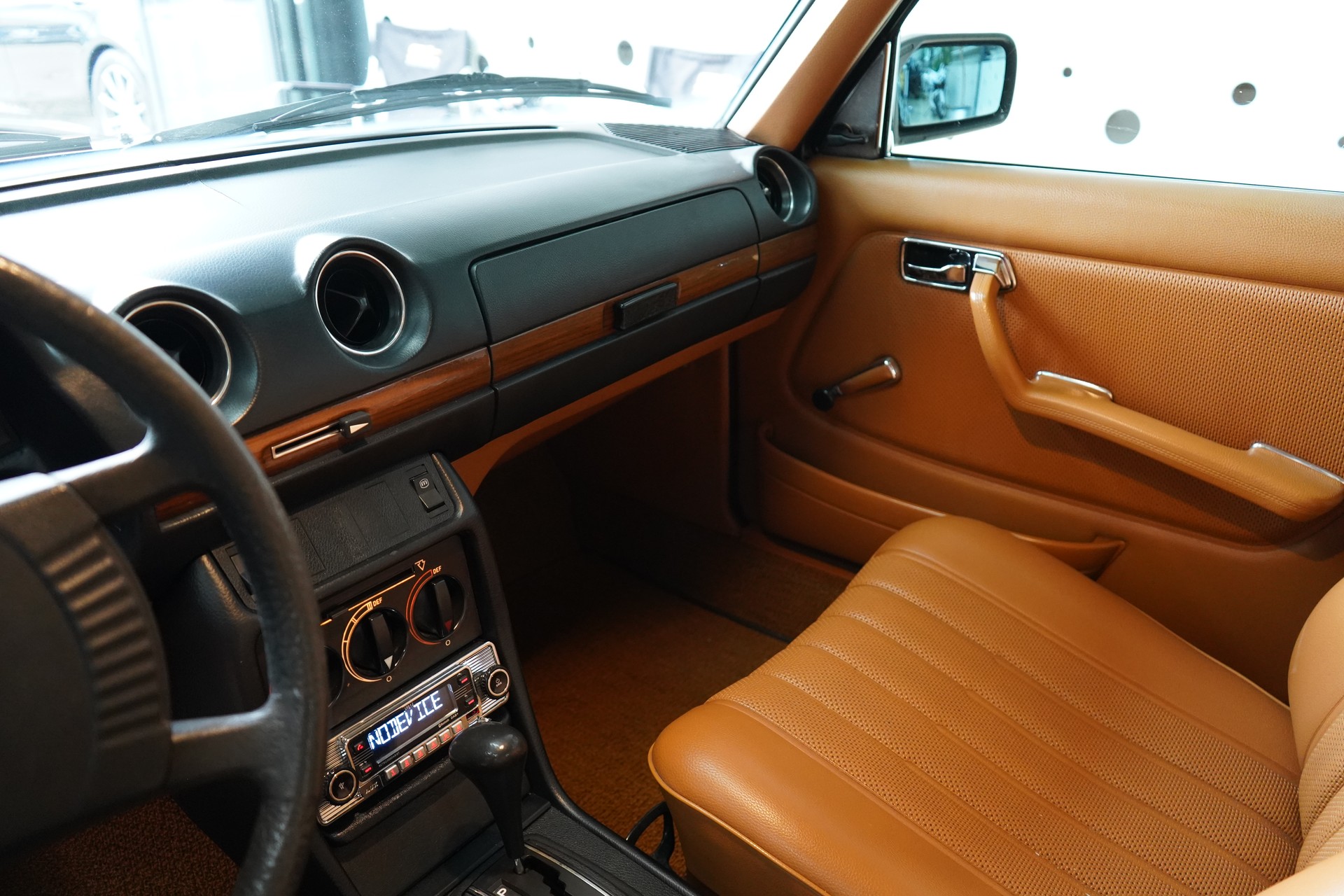 MERCEDES-BENZ 280 Automatic-image-21