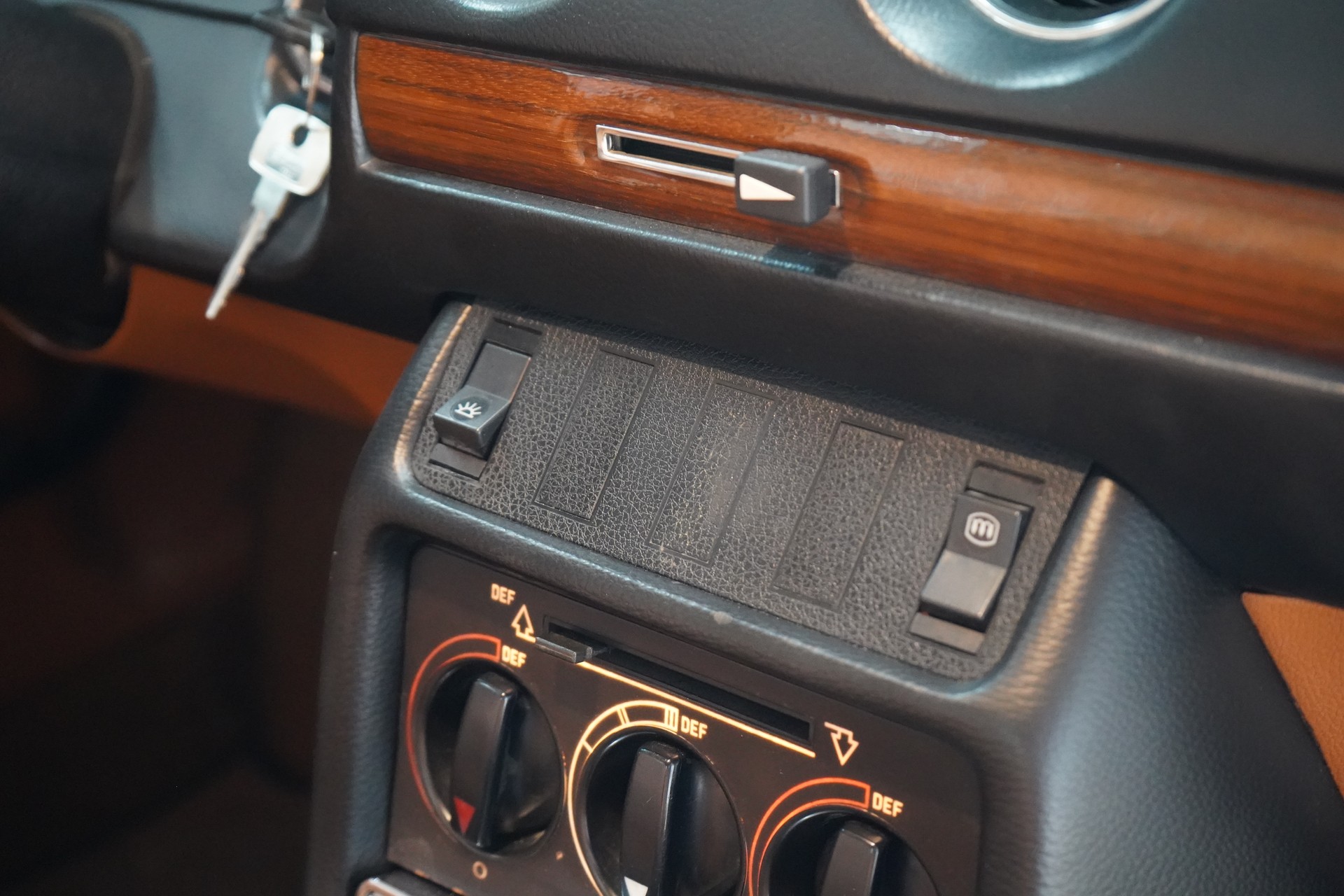 MERCEDES-BENZ 280 Automatic-image-29