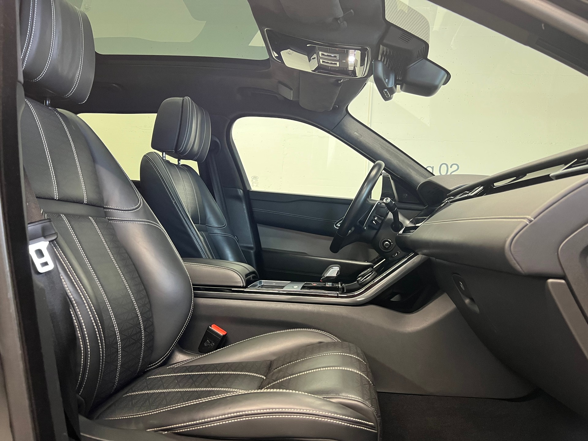 LAND ROVER Range Rover Velar 2.0 P400e R-Dynamic HSE-image-5