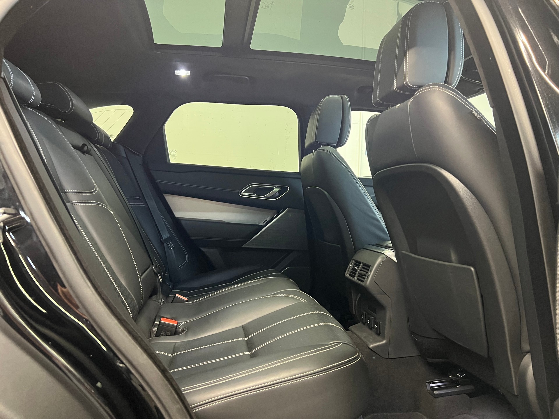 LAND ROVER Range Rover Velar 2.0 P400e R-Dynamic HSE-image-6