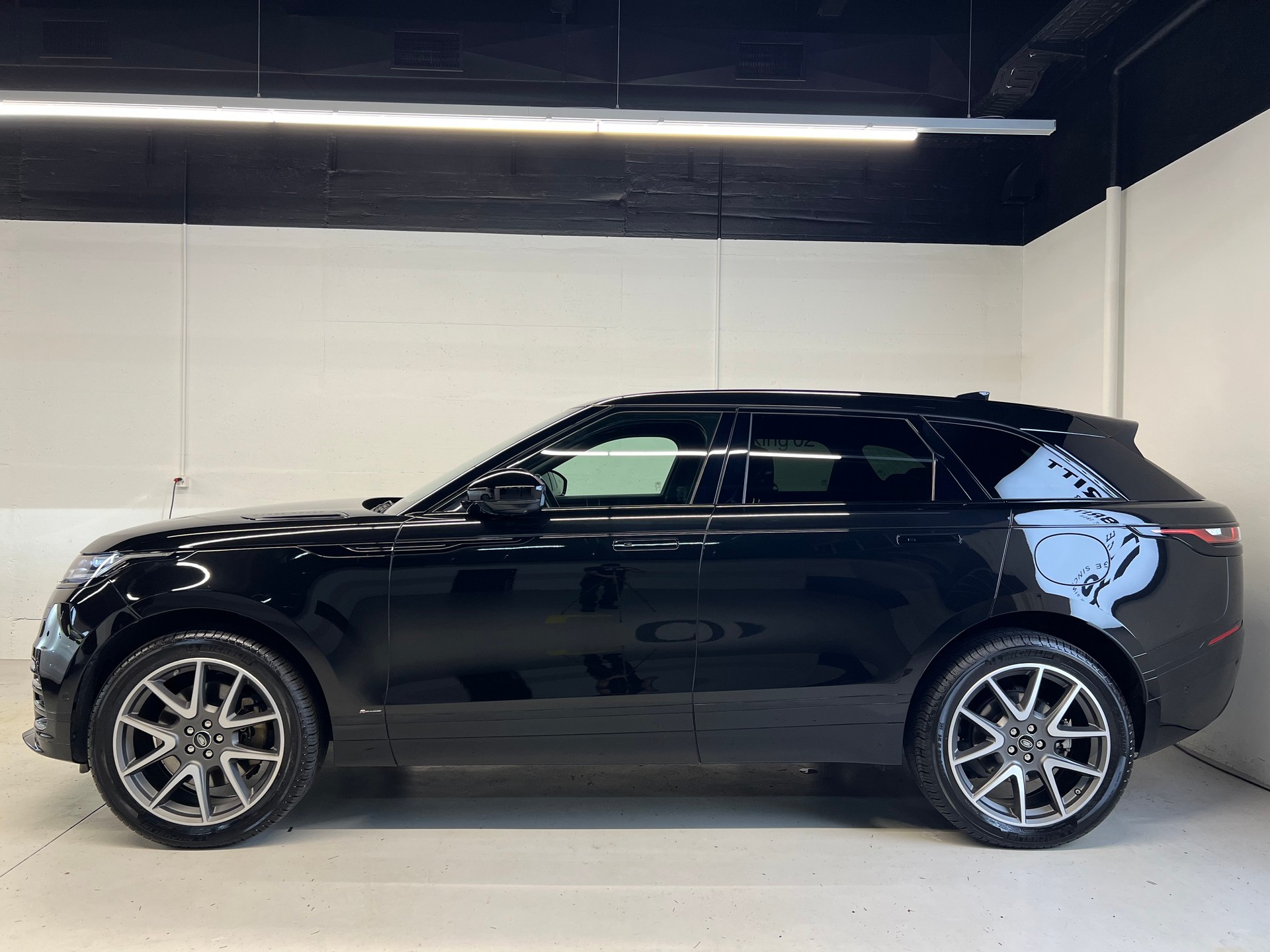 LAND ROVER Range Rover Velar 2.0 P400e R-Dynamic HSE-image-7