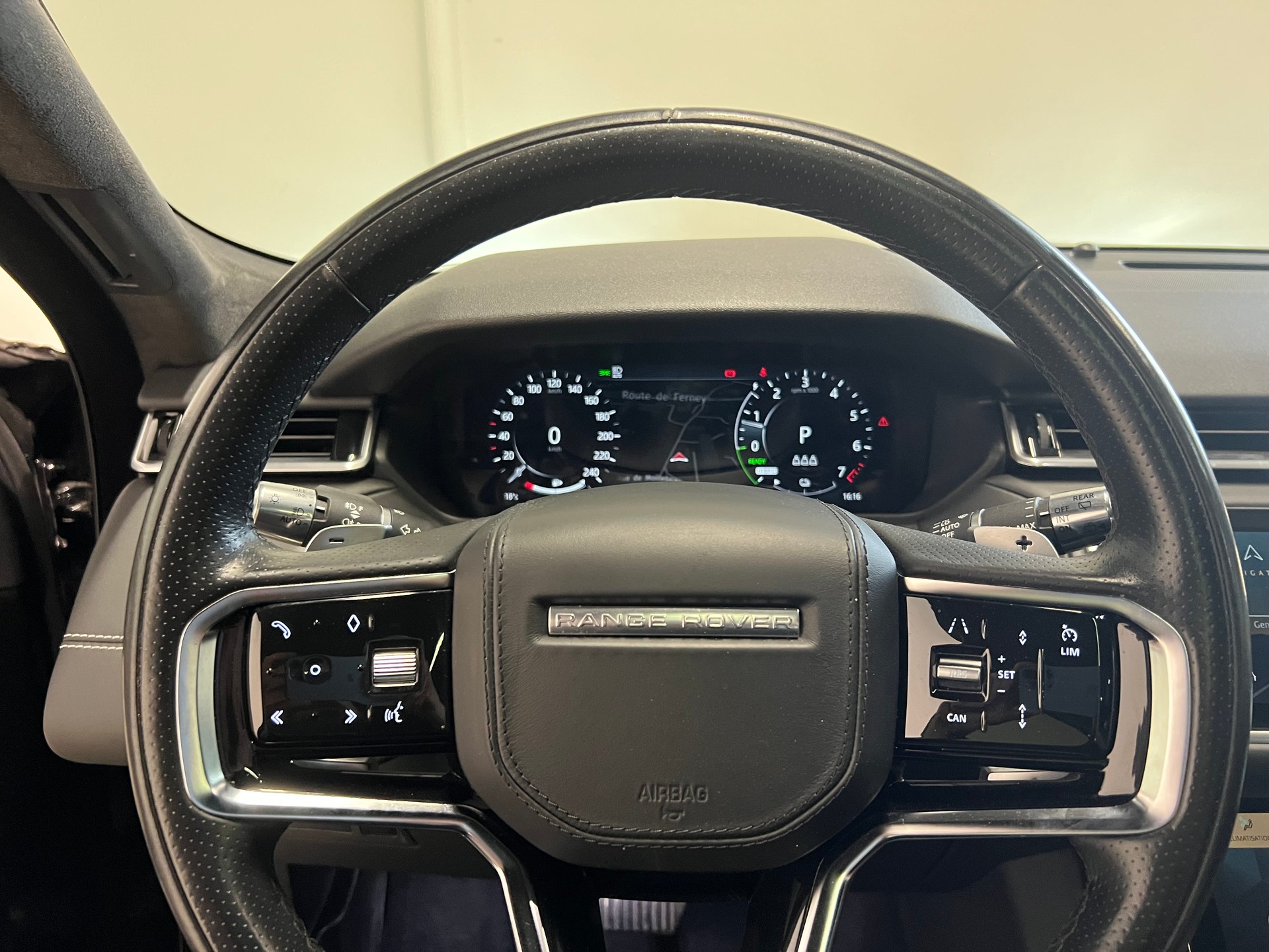 LAND ROVER Range Rover Velar 2.0 P400e R-Dynamic HSE-showroom-element-3