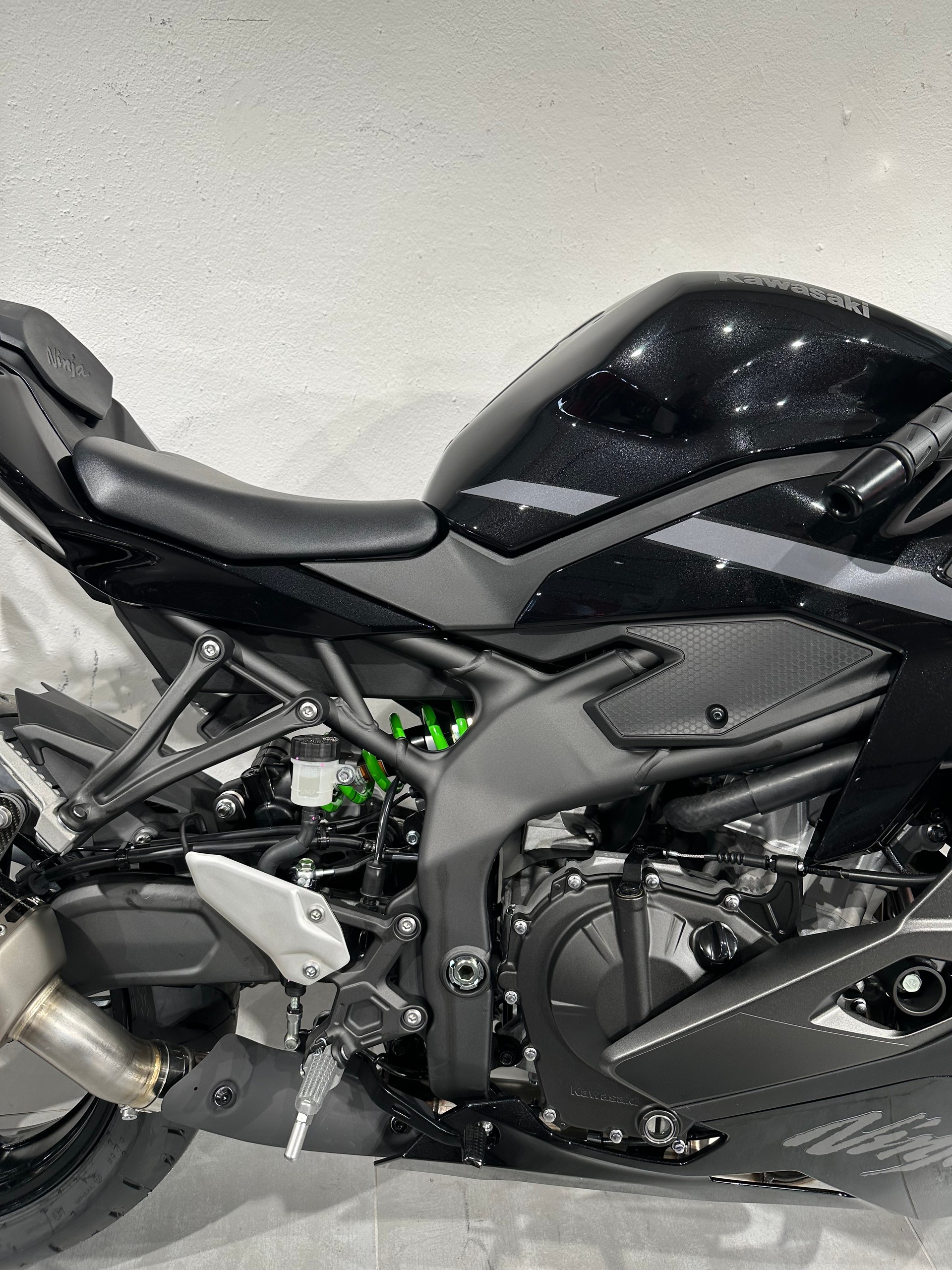 KAWASAKI Ninja ZX-4RR-image-5