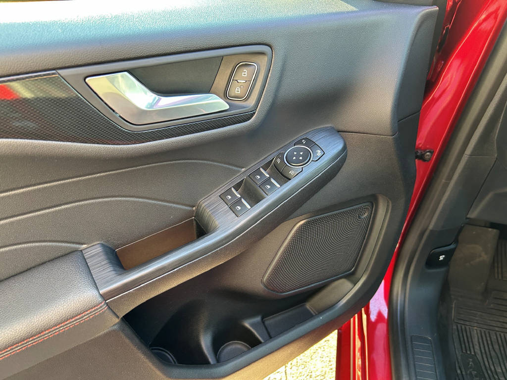FORD Kuga 2.5 Plug-in Hybrid ST-Line X-image-12