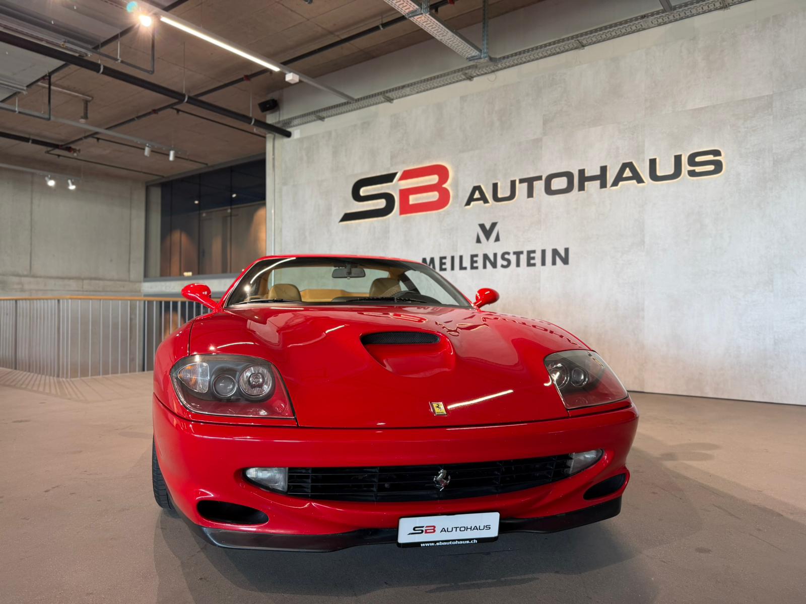 FERRARI F550 Maranello-showroom-element-3