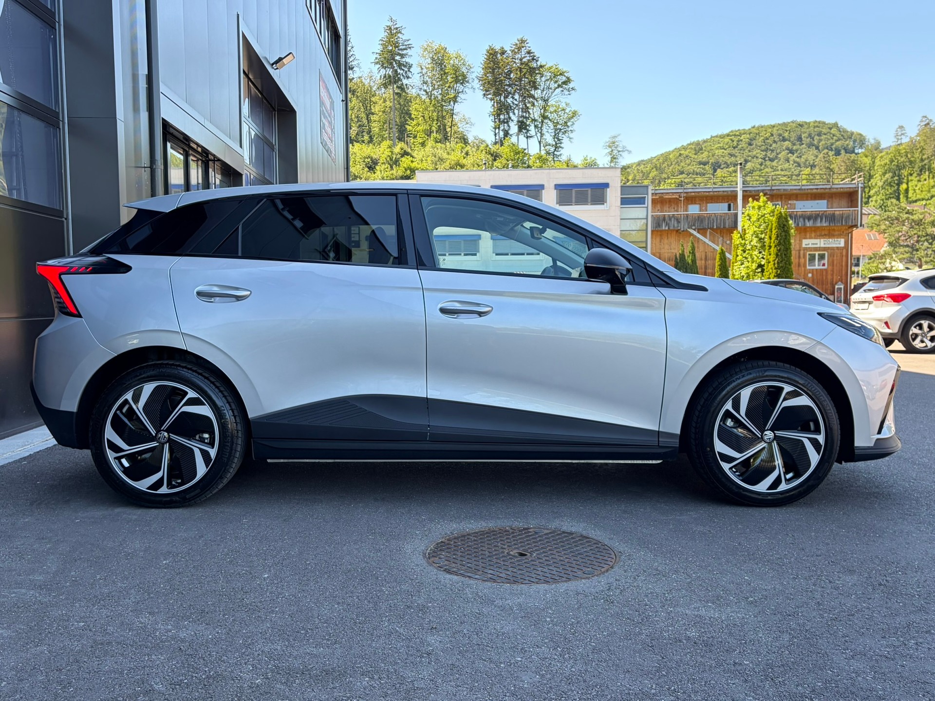 MG 4 EV 64kWh Premium-image-5