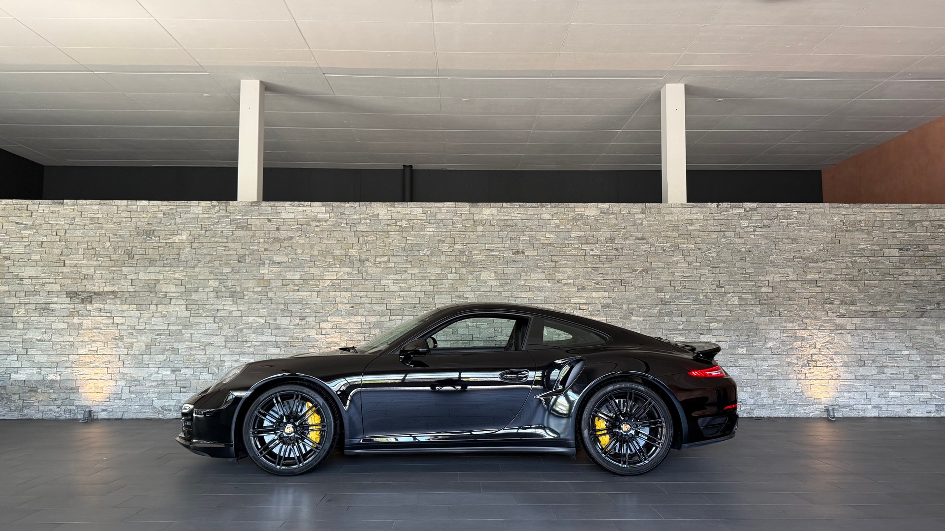 PORSCHE 911 Turbo PDK-showroom-element-1