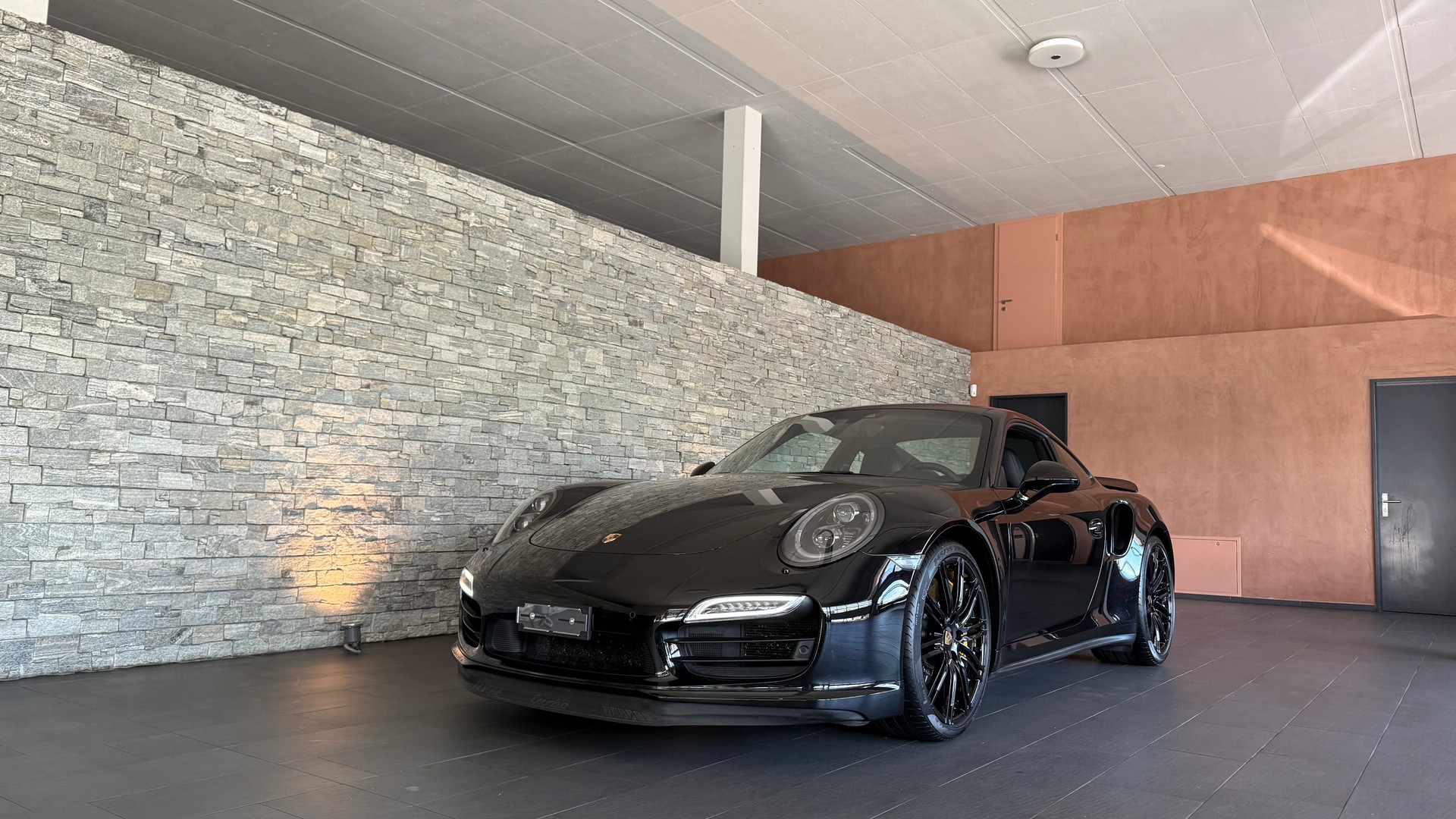 PORSCHE 911 Turbo PDK-showroom-element-3
