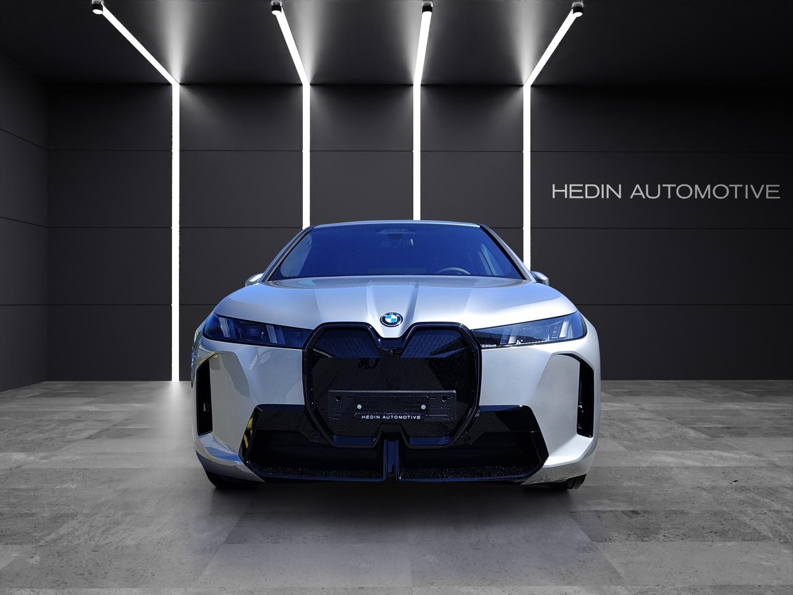 BMW iX xDrive60-showroom-element-2