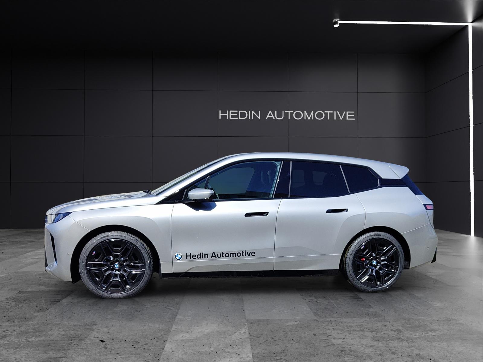BMW iX xDrive60-showroom-element-1